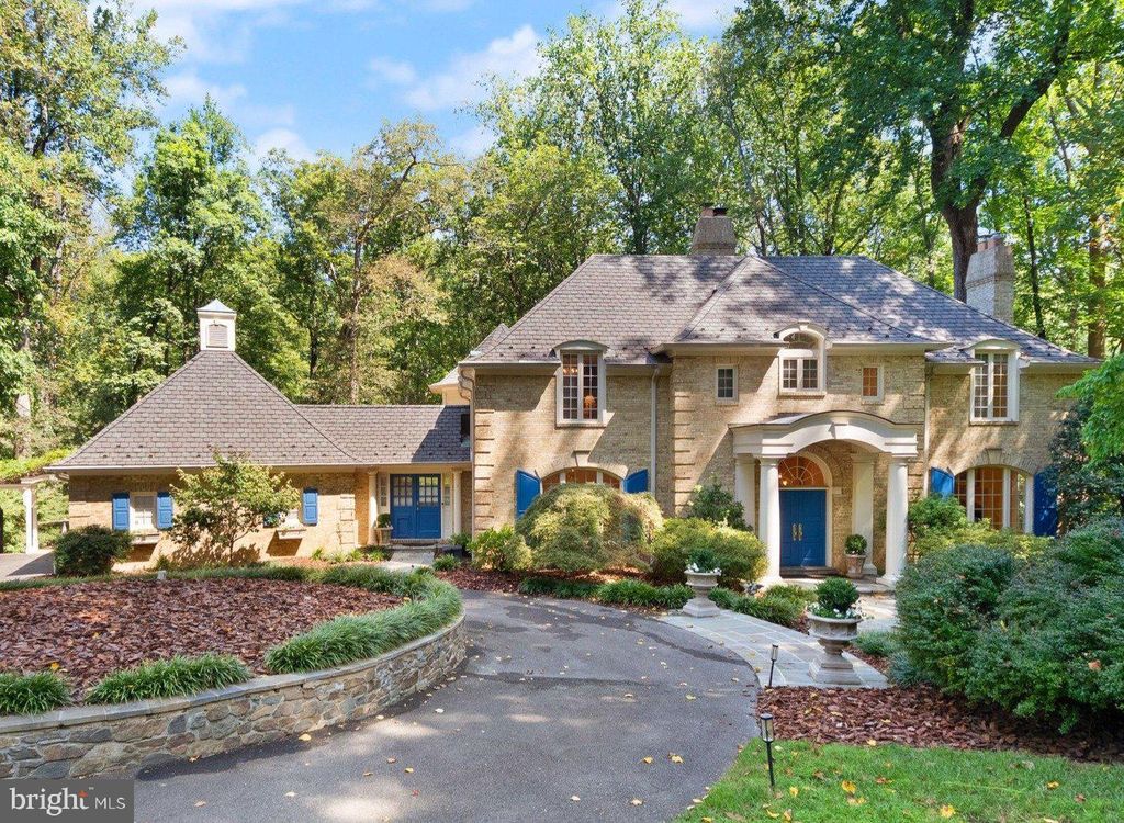 Photo of 9017 Clewerwall Drive, BETHESDA, MD 20817 (MLS # MDMC2199514)