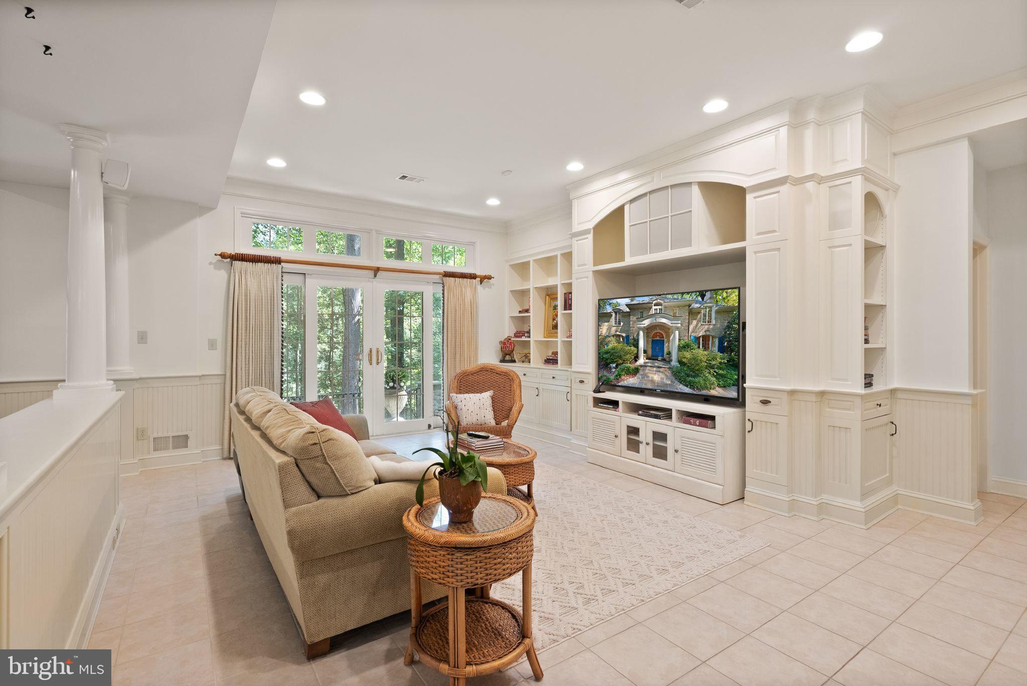 POTOMAC OUTSIDE - Residential