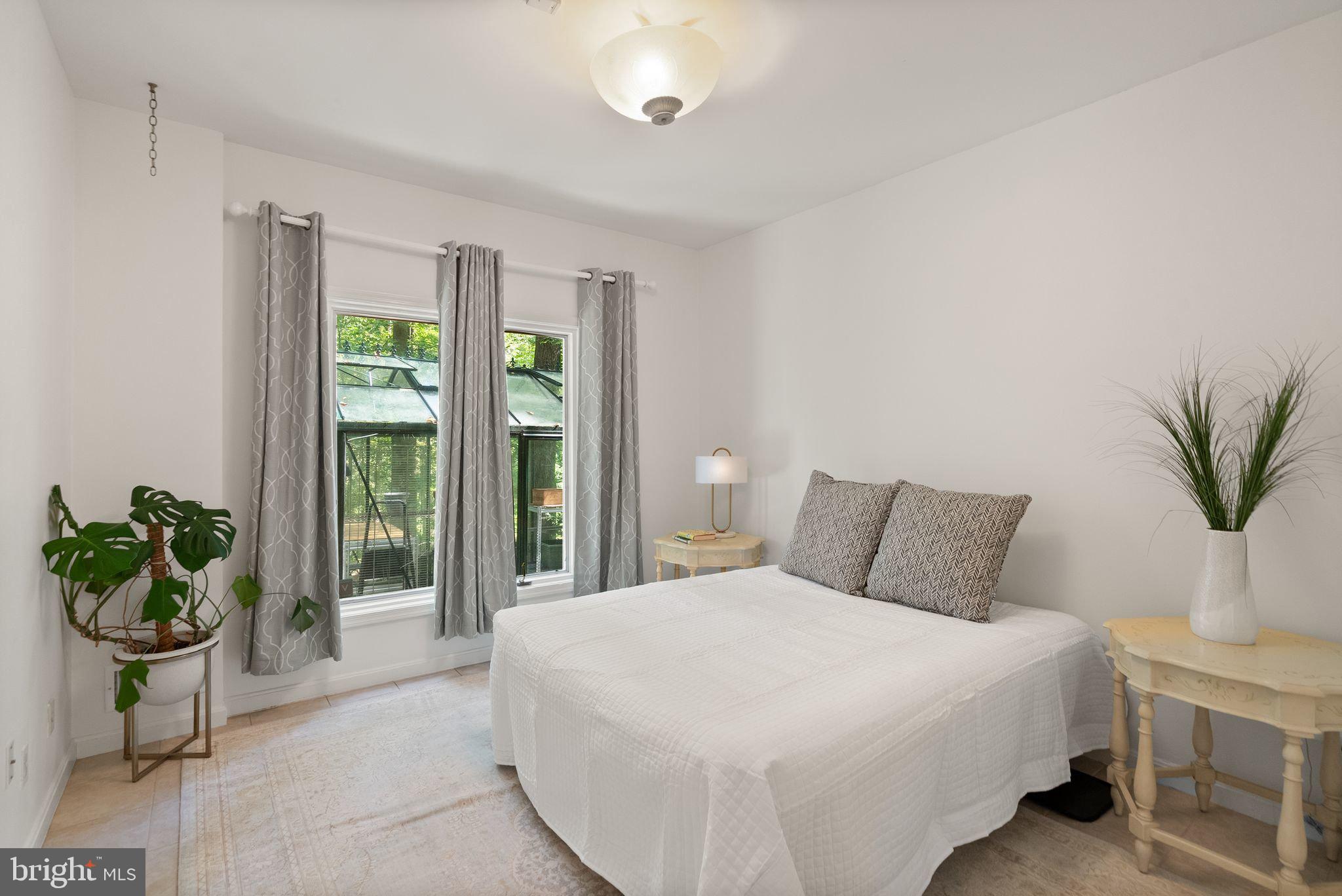 POTOMAC OUTSIDE - Residential