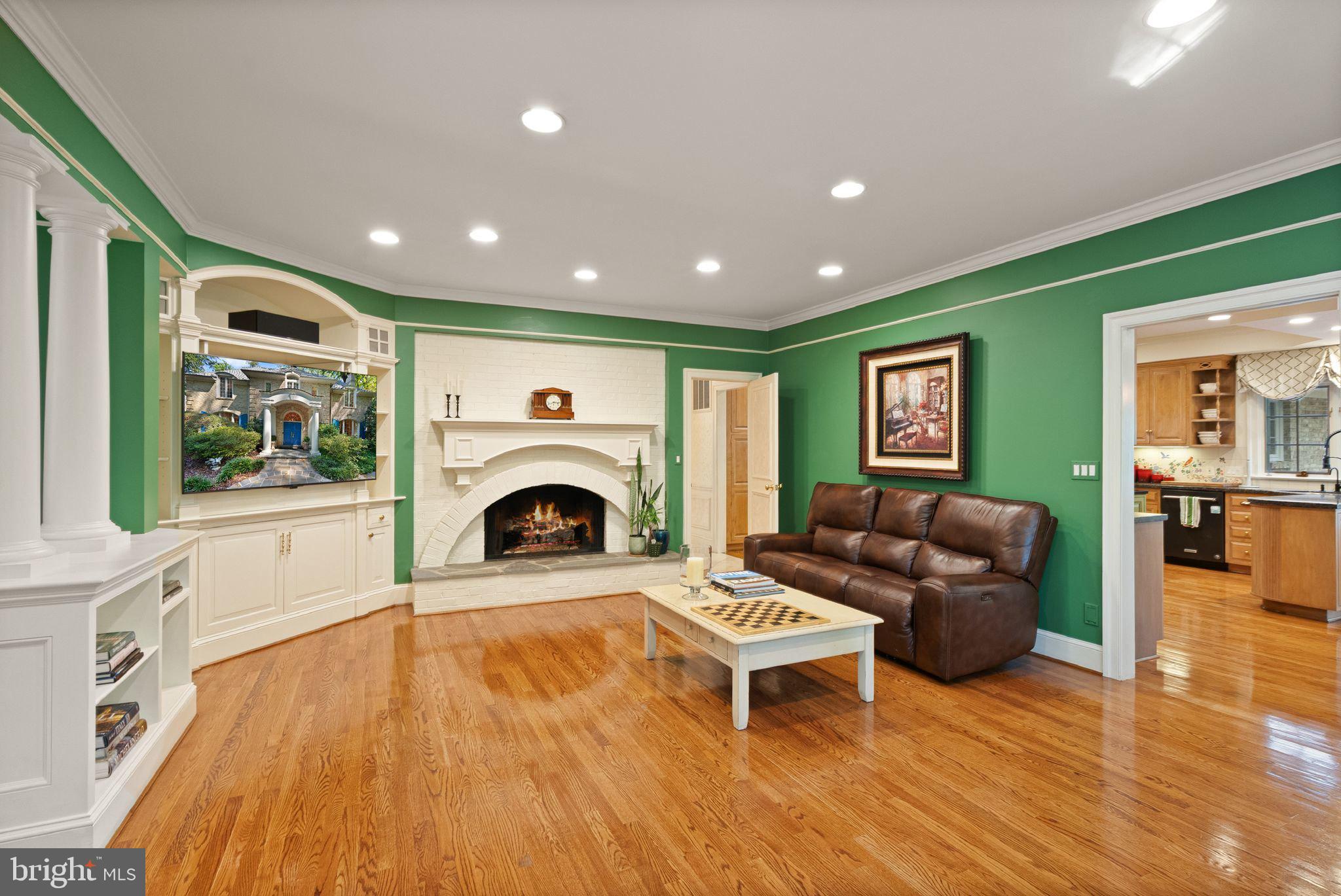 POTOMAC OUTSIDE - Residential