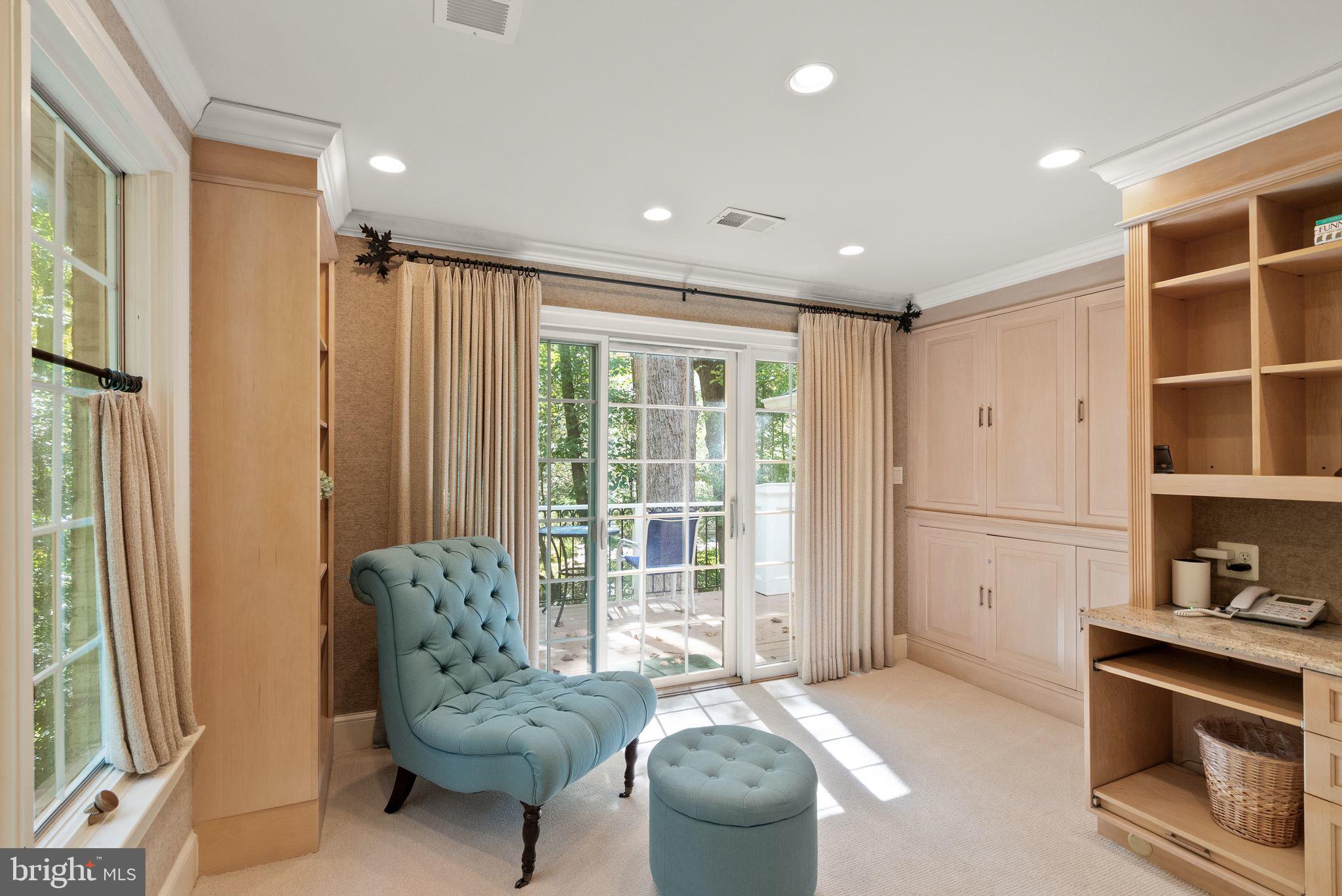 POTOMAC OUTSIDE - Residential