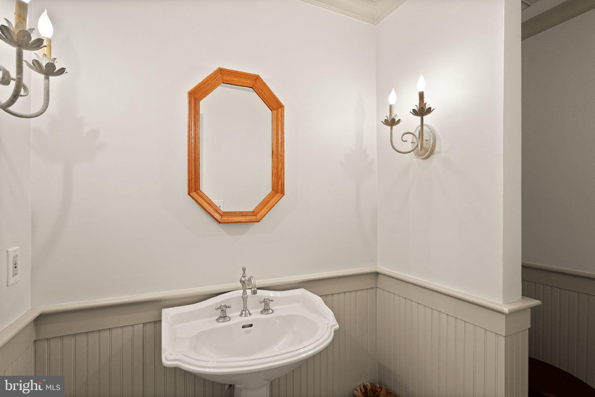 POTOMAC OUTSIDE - Residential