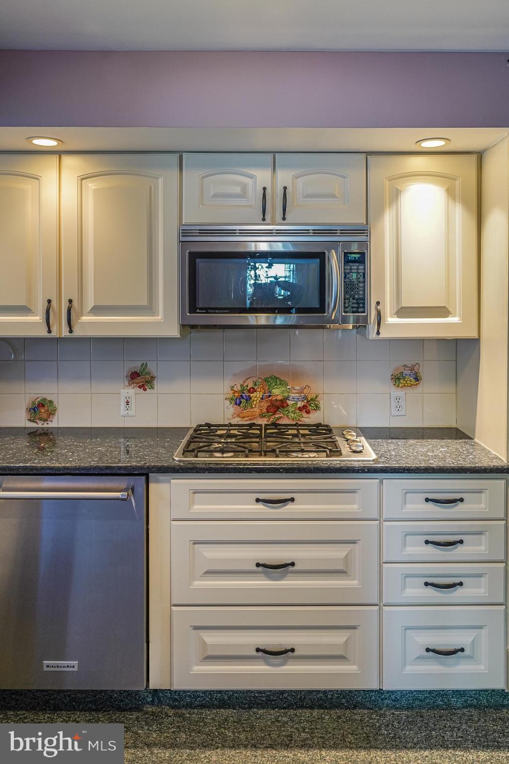 BURGUNDY HILLS - Residential