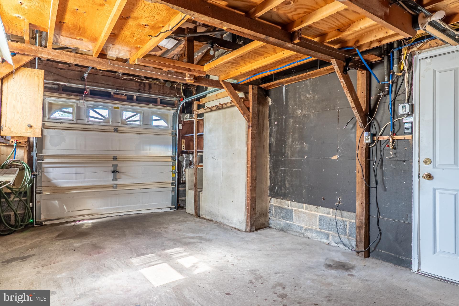 BURGUNDY HILLS - Residential