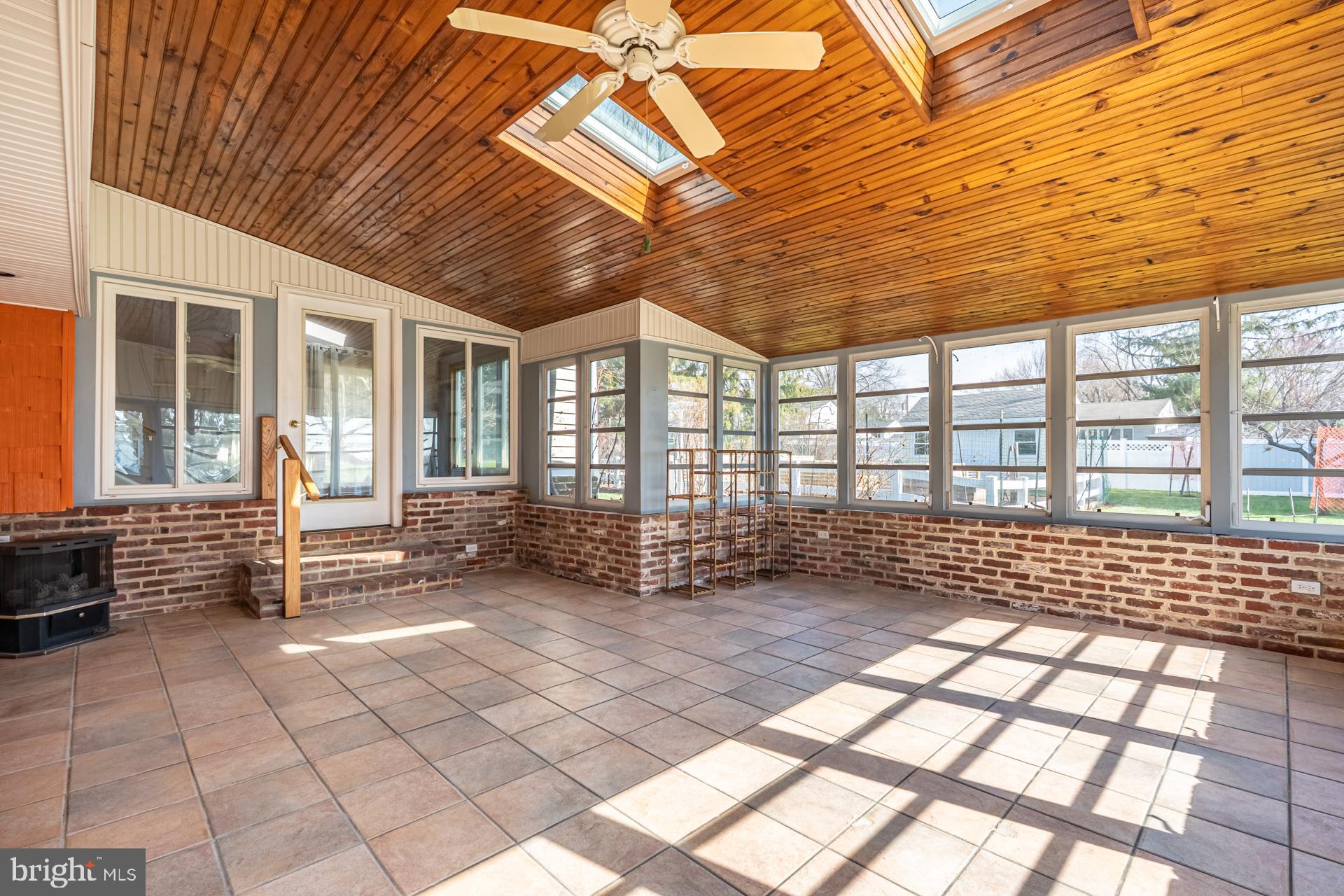 BURGUNDY HILLS - Residential