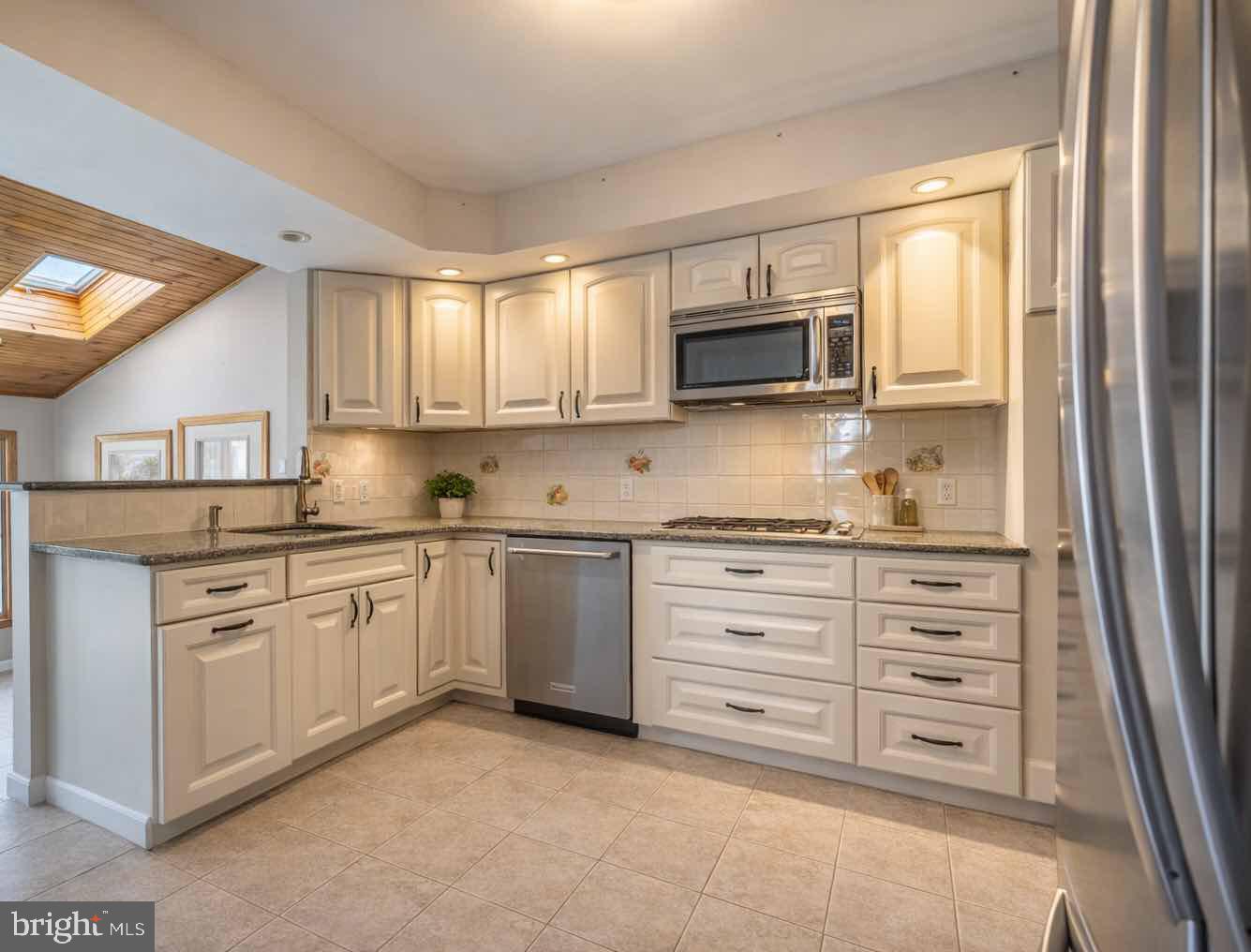 BURGUNDY HILLS - Residential