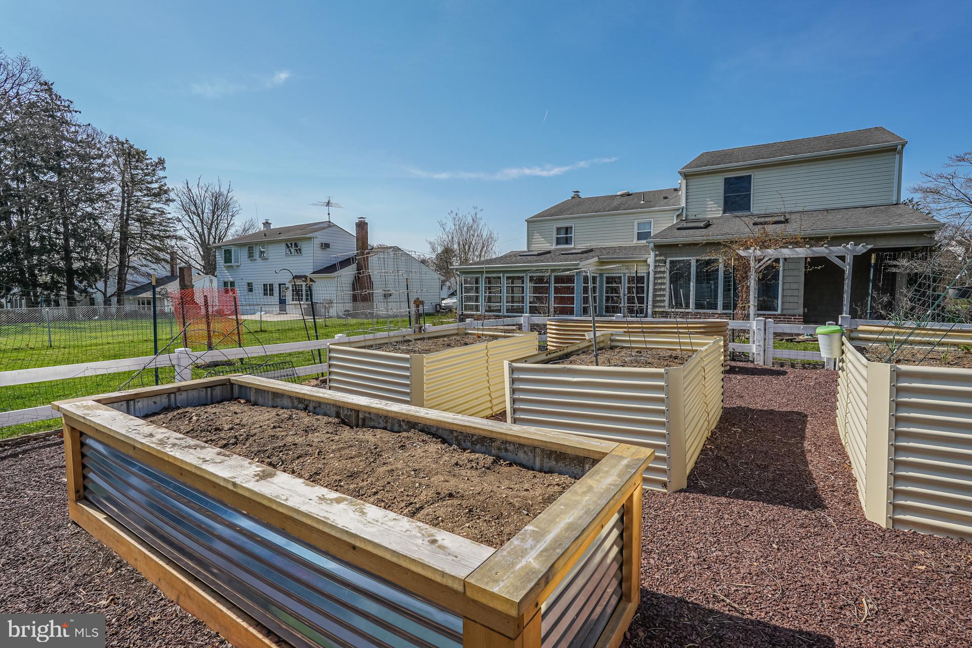 BURGUNDY HILLS - Residential