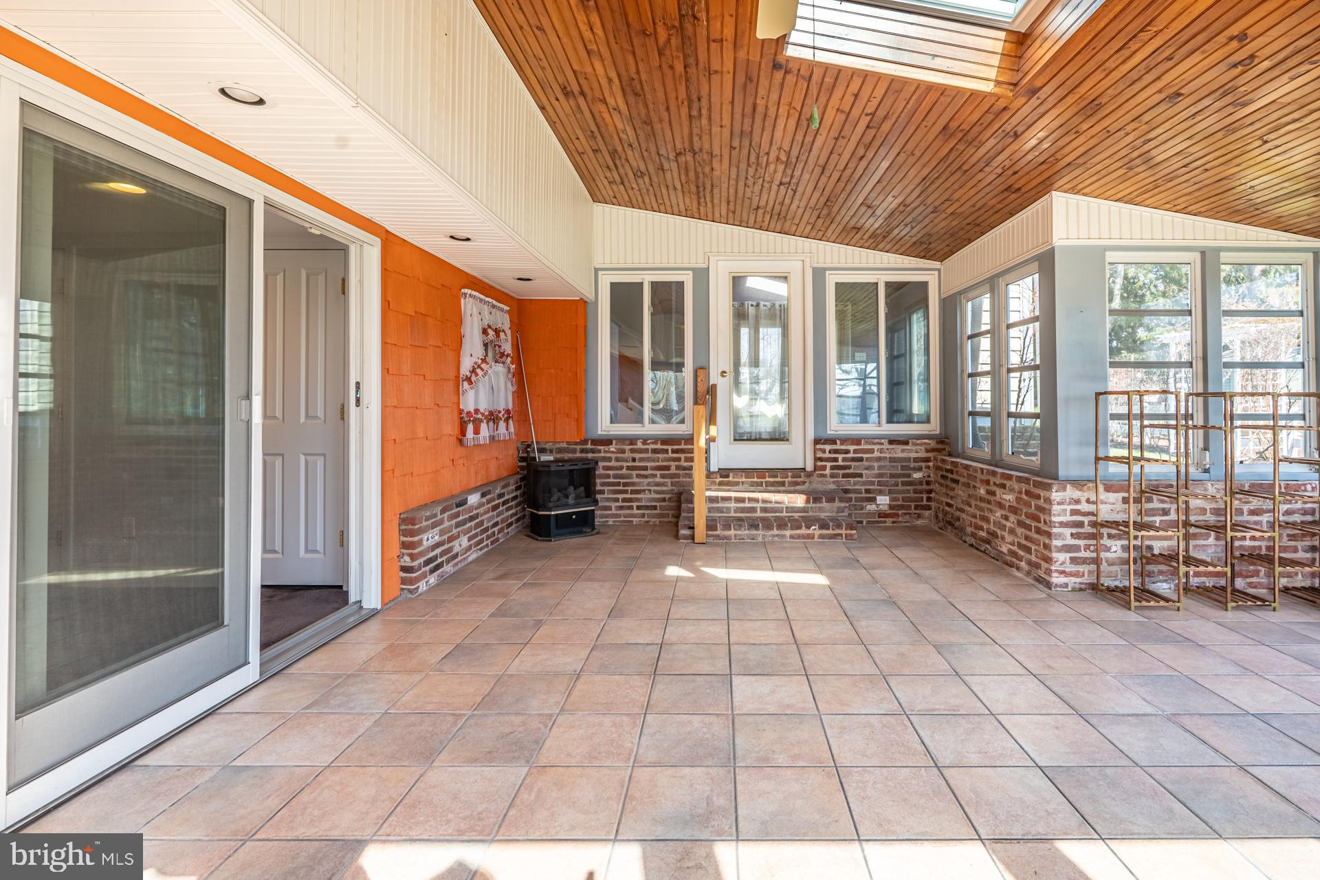 BURGUNDY HILLS - Residential