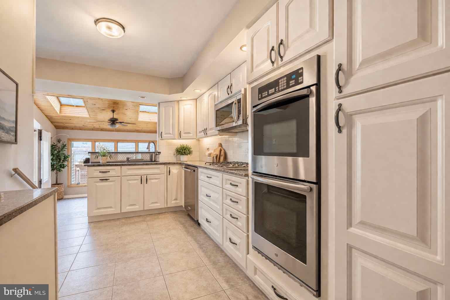 BURGUNDY HILLS - Residential