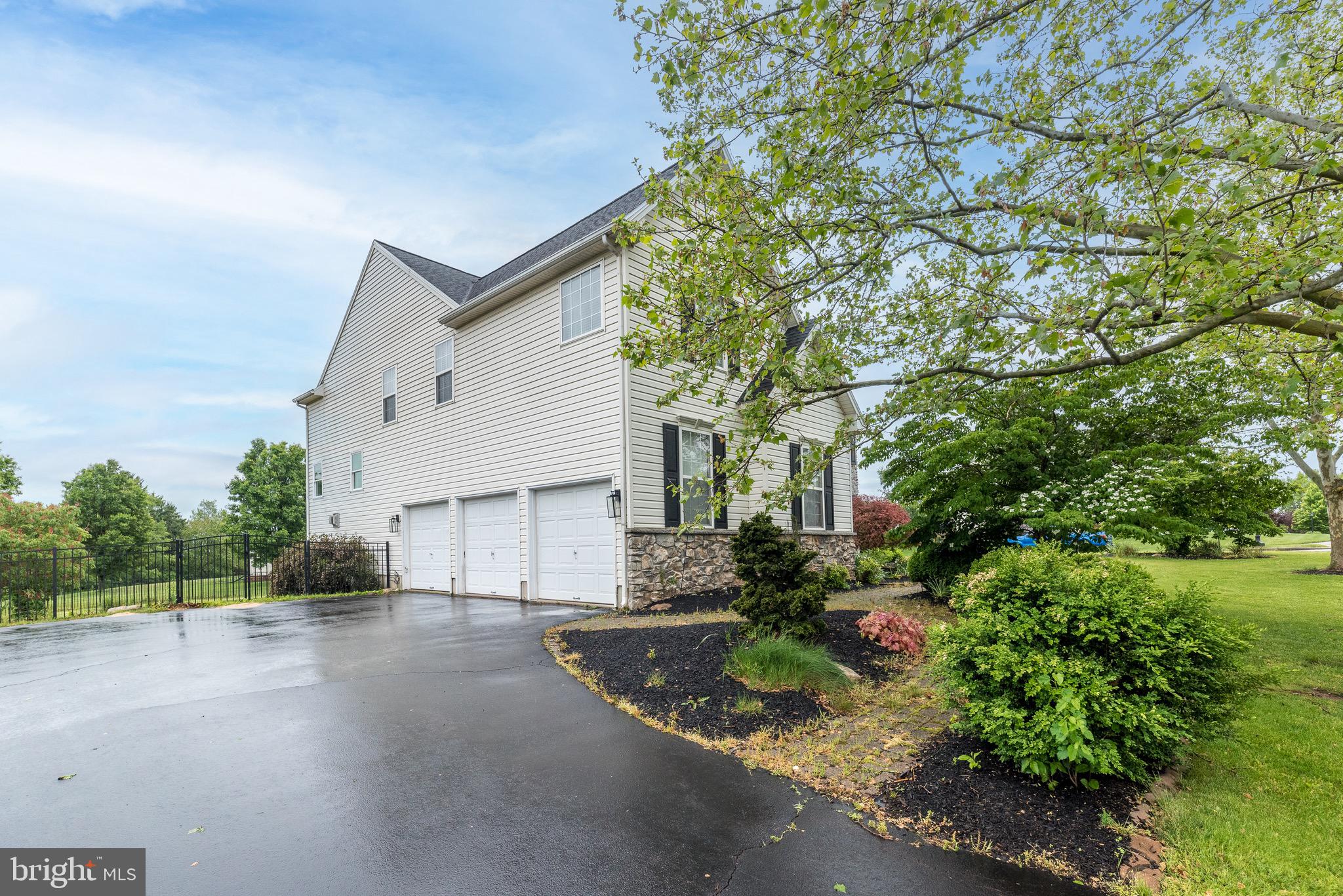 BRADFORD WOODS - Residential