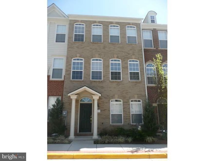 OPEN & AIRY LARGE 3 LEVEL BRICK FRONT TOWNHOME IN SOUGHT AFTER VILLAGE PLACE AT GAINESVILLE.  THIS HOME IS CLOSE TO 29, 66, SCHOOLS, SHOPPING, RESTAURANTS AND FEATURES OVER 1900SF,  2 CAR GAR, WOOD FLOORS, EAT IN KITCHEN WITH GRANITE COUNTERS, BSMT LVL OFFICE & 1/2 BATH, 3 SIDED GAS FIREPLACE, CROWN MLDG & CHAIR RAIL, TRAY CEILING, ADDITIONAL STORAGE SHELF IN GARAGE & MUCH MORE