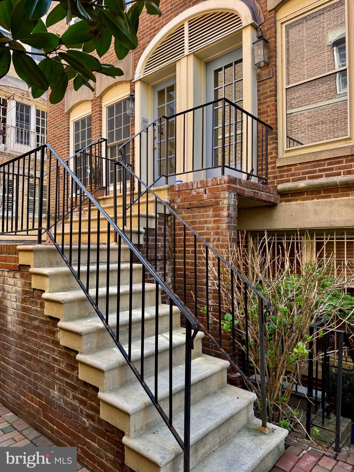 208 JUSTICE COURT NE 44