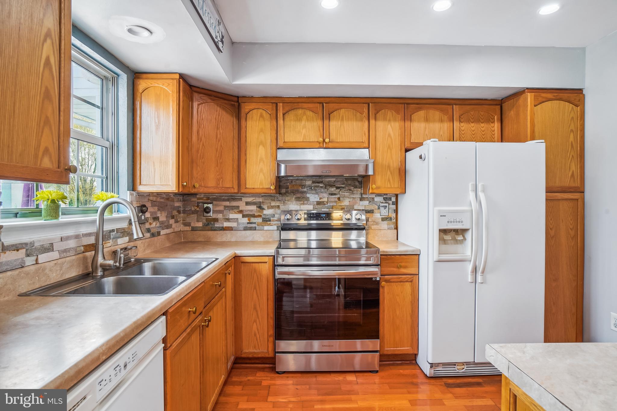 ROBIN MEADOWS - Residential