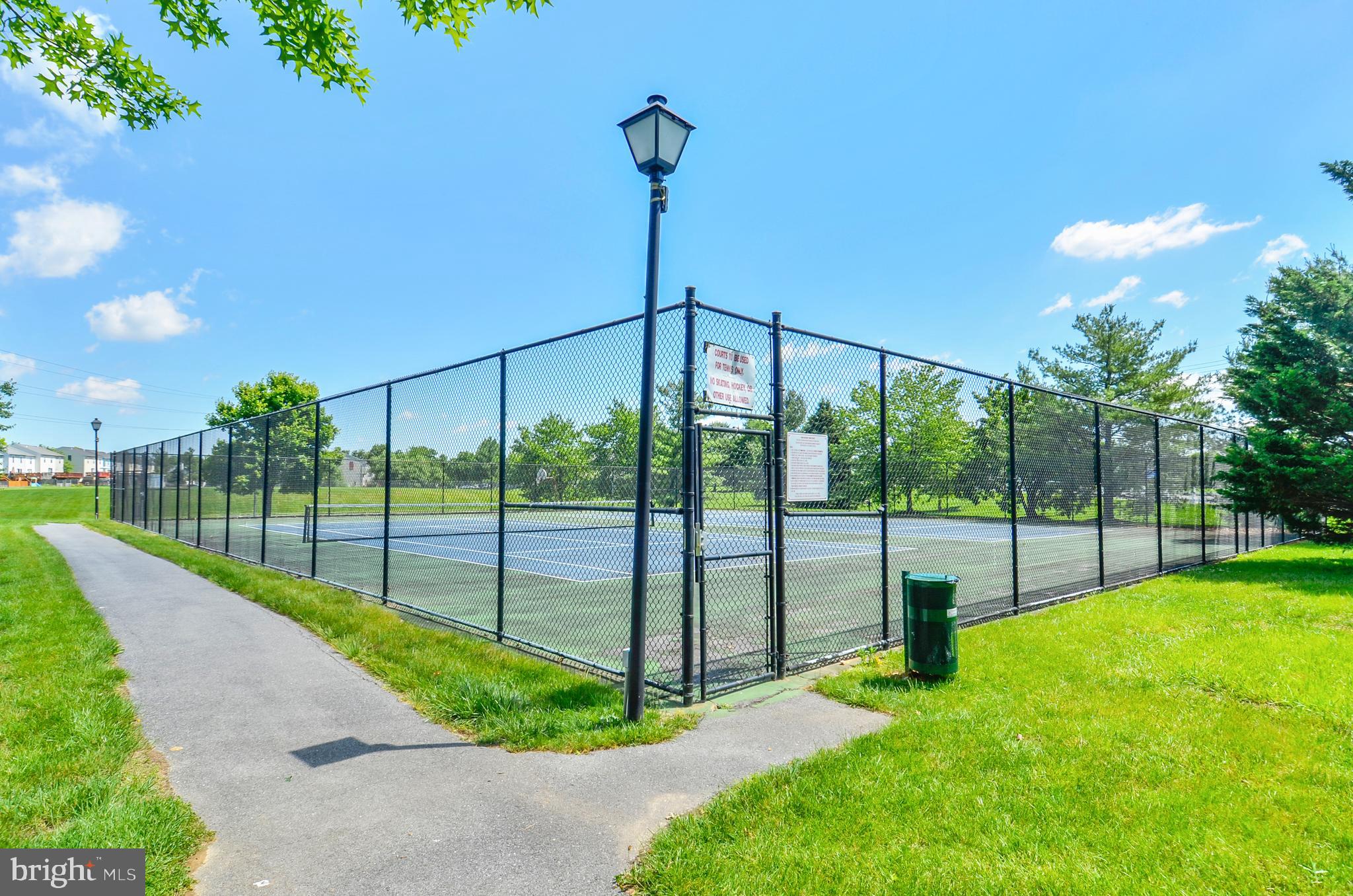 ROBIN MEADOWS - Residential