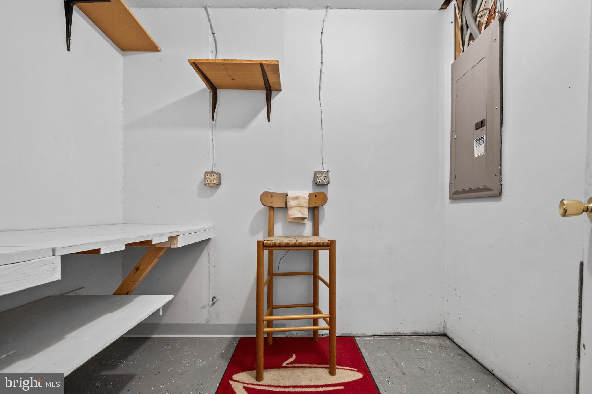 HOLMES RUN WOODS WEST - Residential Lease