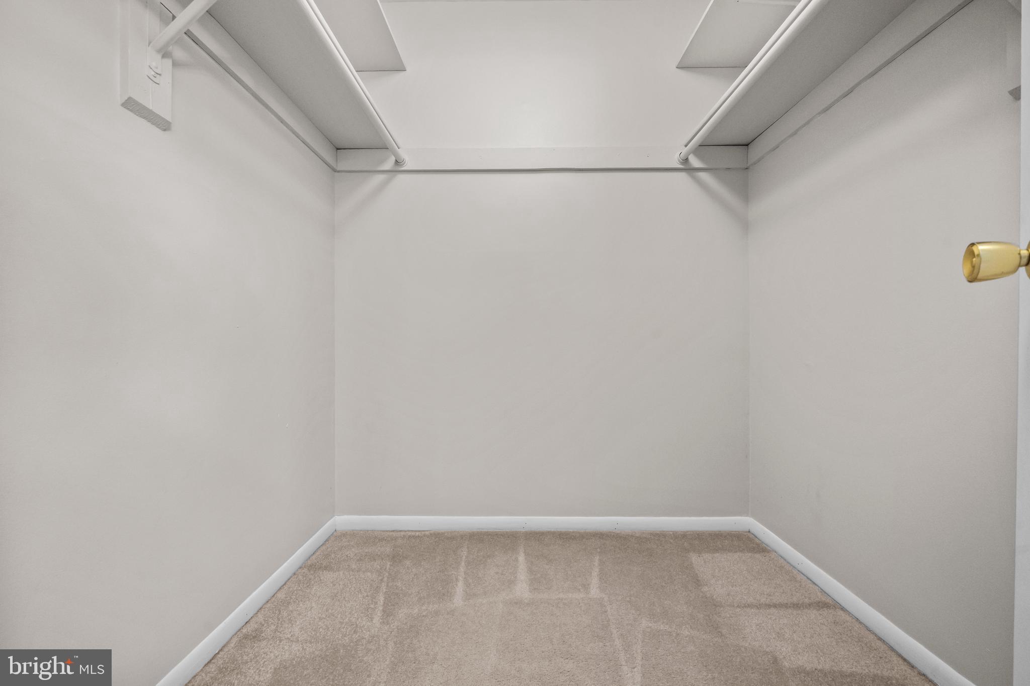 HOLMES RUN WOODS WEST - Residential Lease