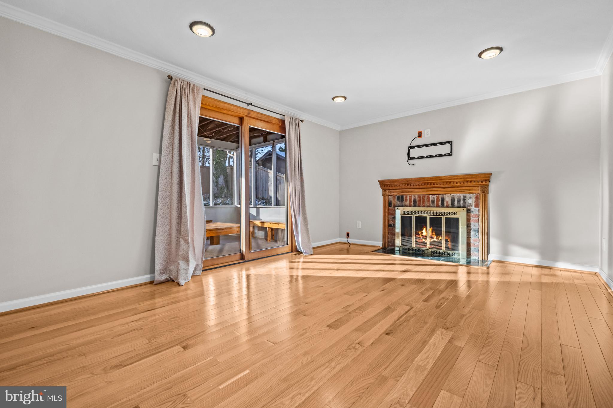 HOLMES RUN WOODS WEST - Residential Lease