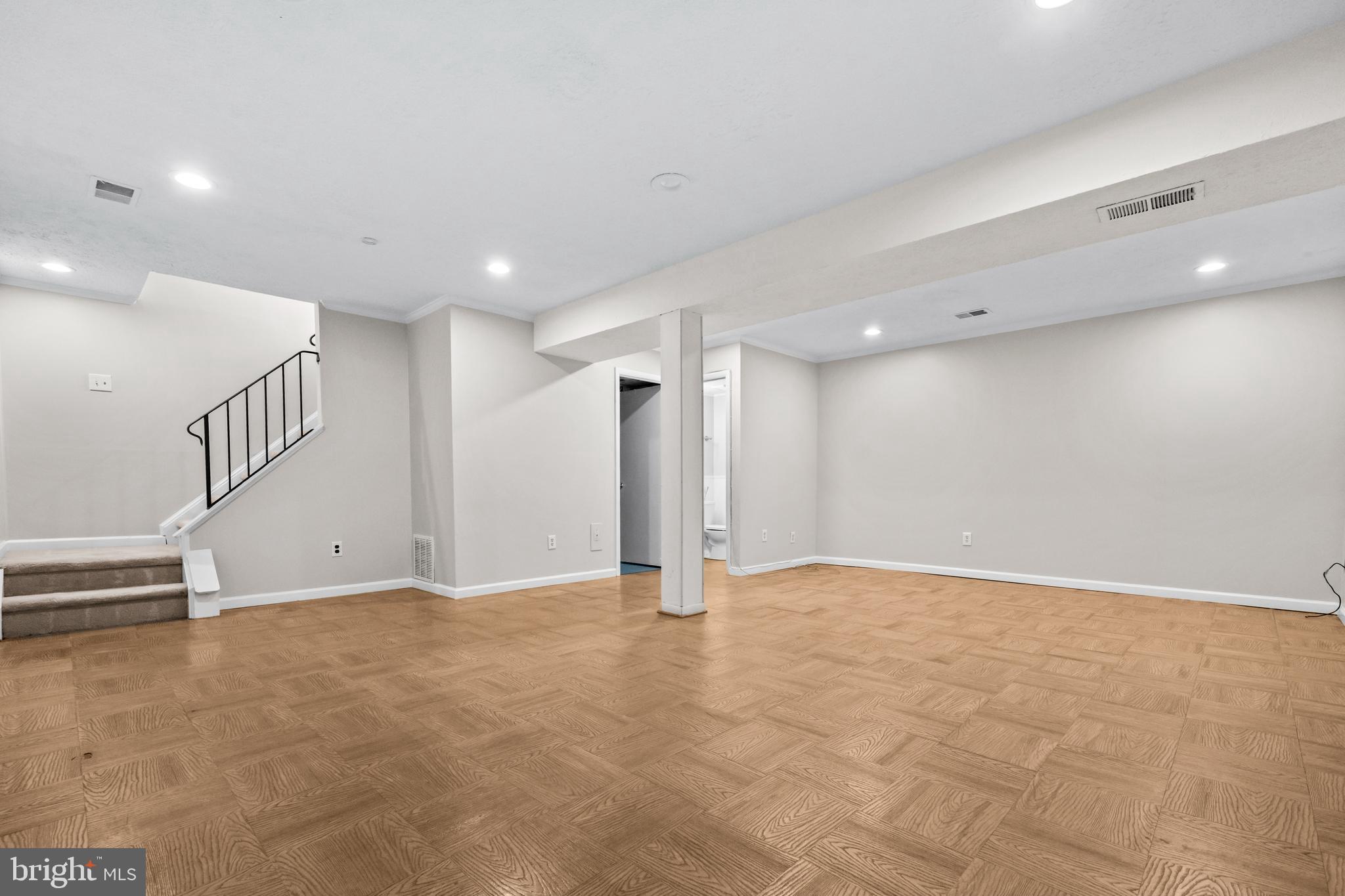 HOLMES RUN WOODS WEST - Residential Lease