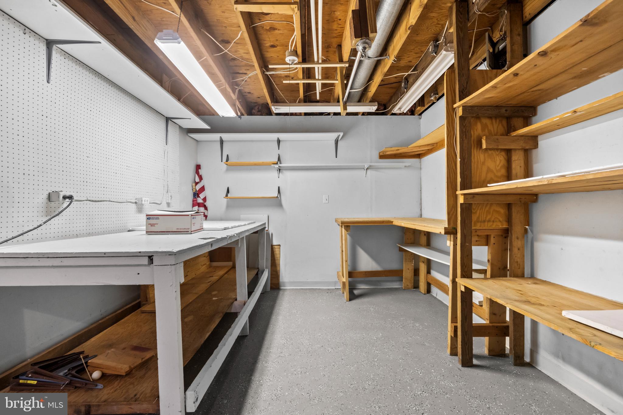 HOLMES RUN WOODS WEST - Residential Lease