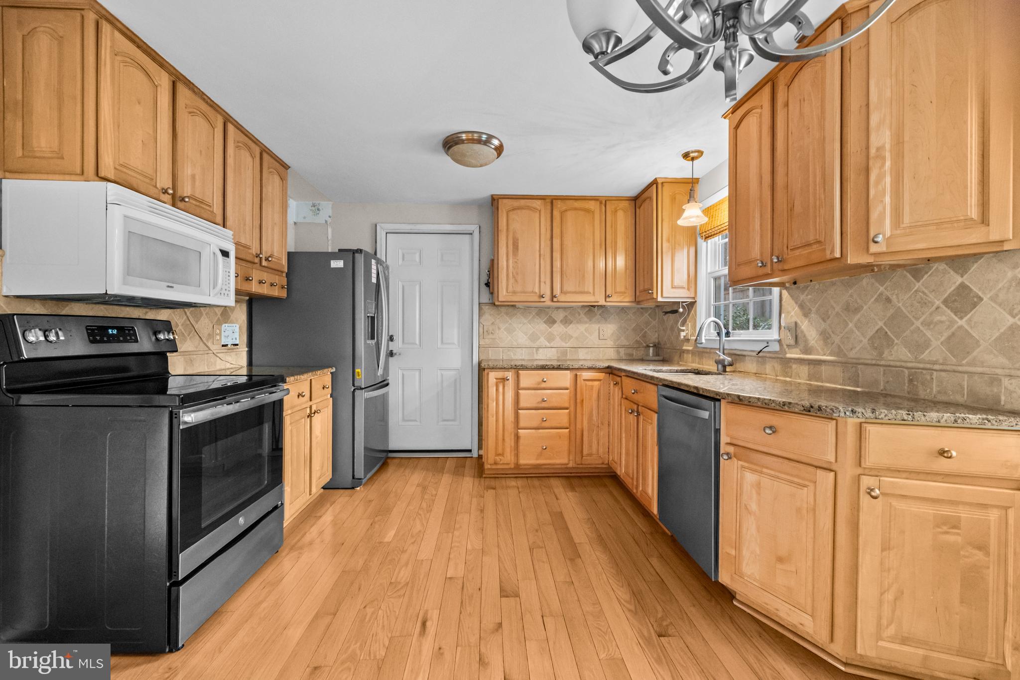 HOLMES RUN WOODS WEST - Residential Lease