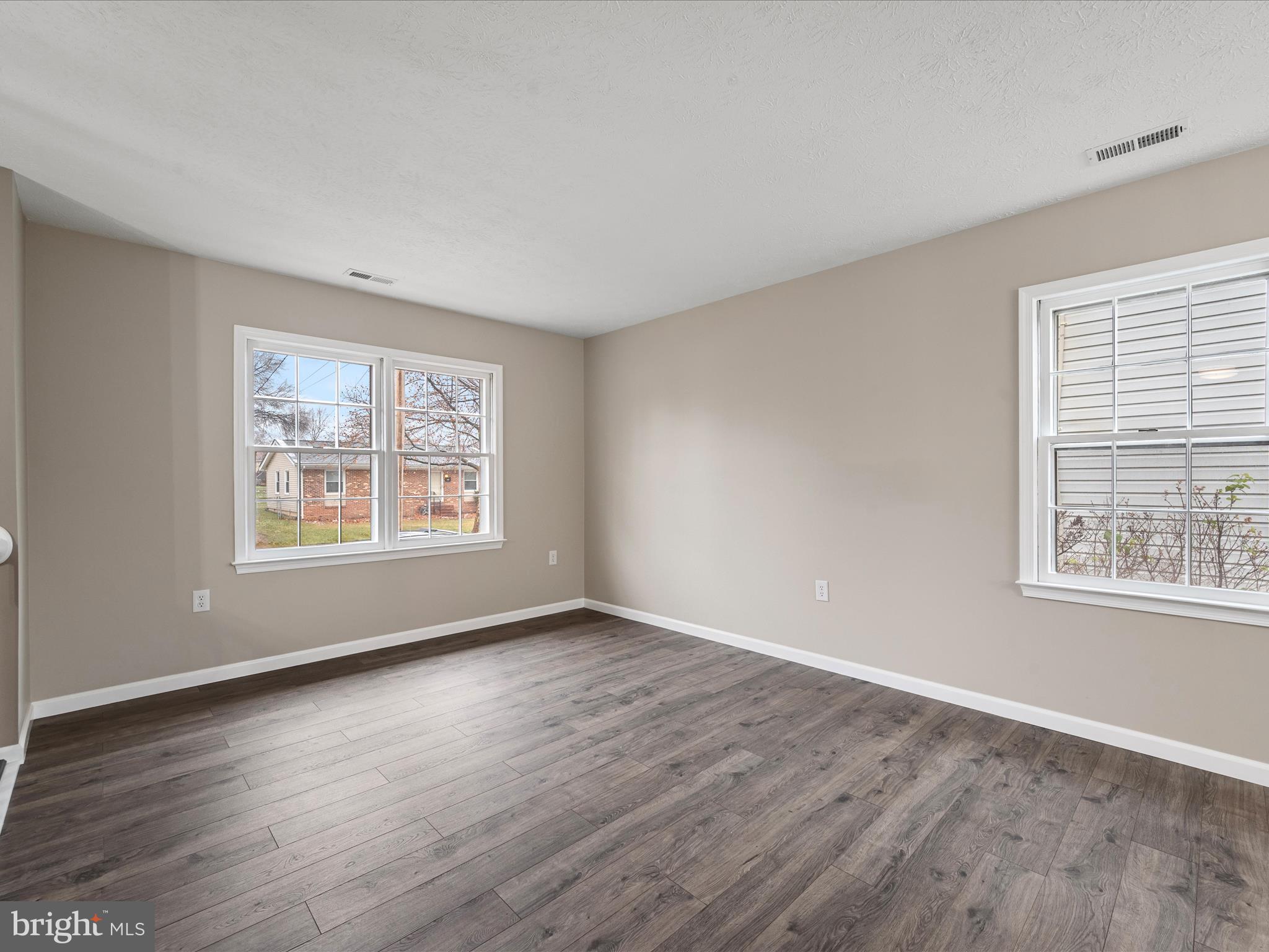 FOREST HILLS - Residential