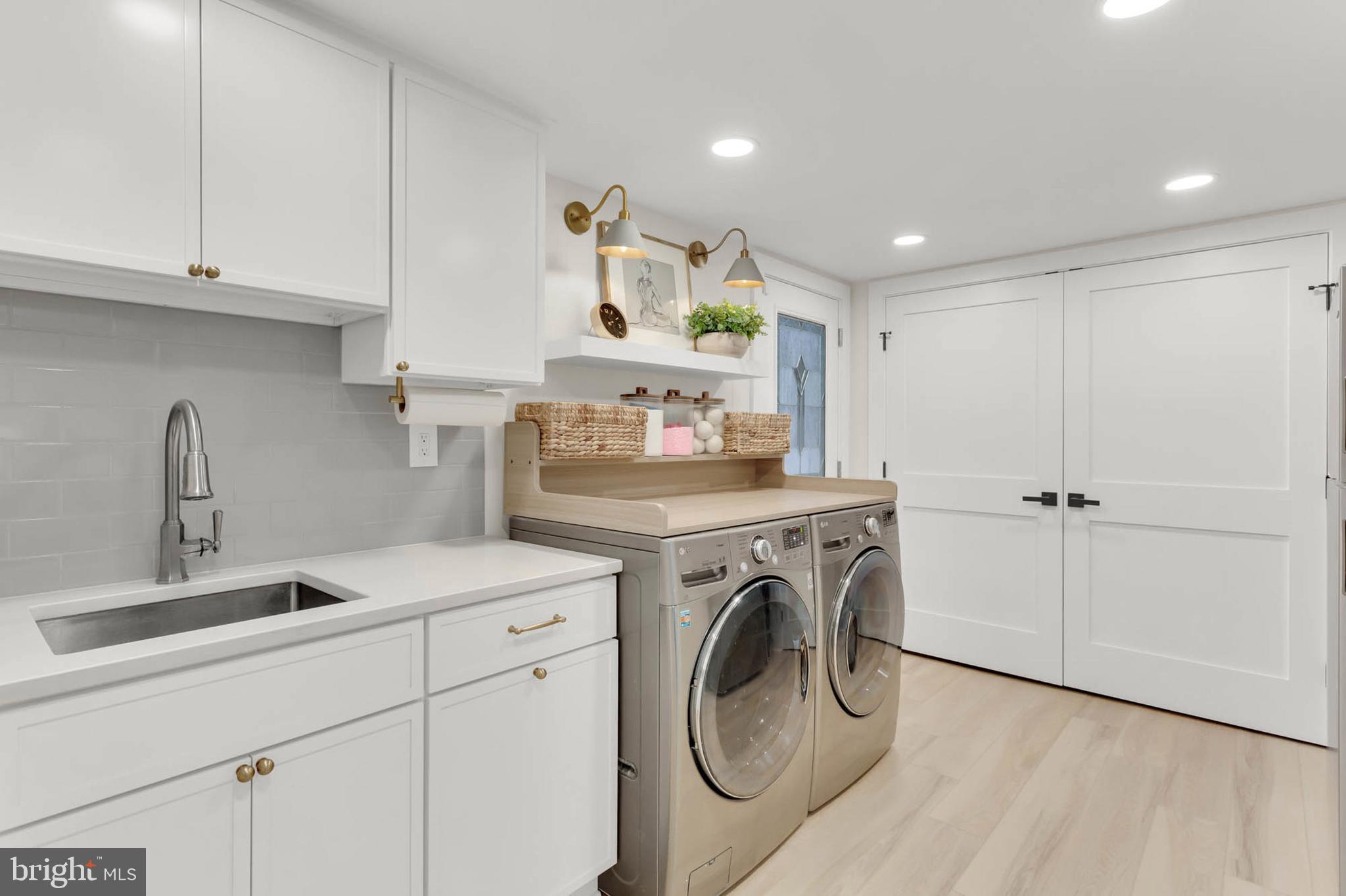 HILLSMERE SHORES - Residential