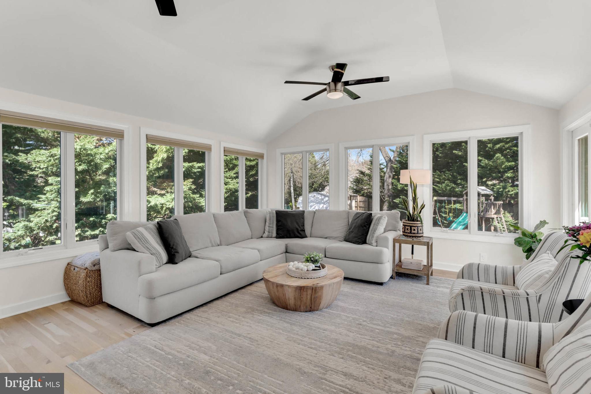 HILLSMERE SHORES - Residential