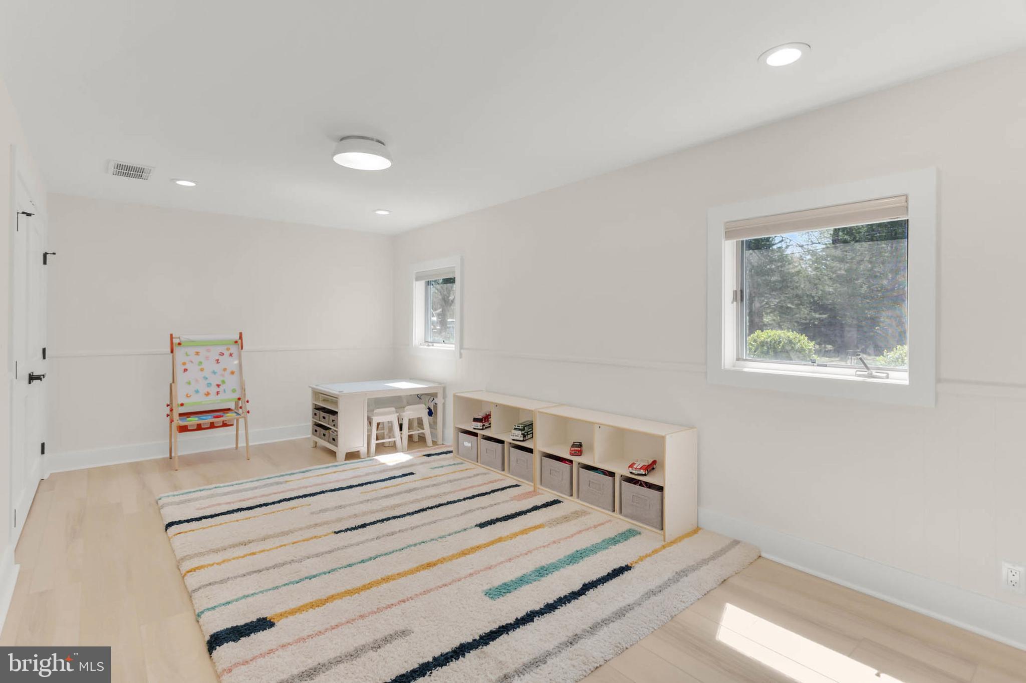 HILLSMERE SHORES - Residential