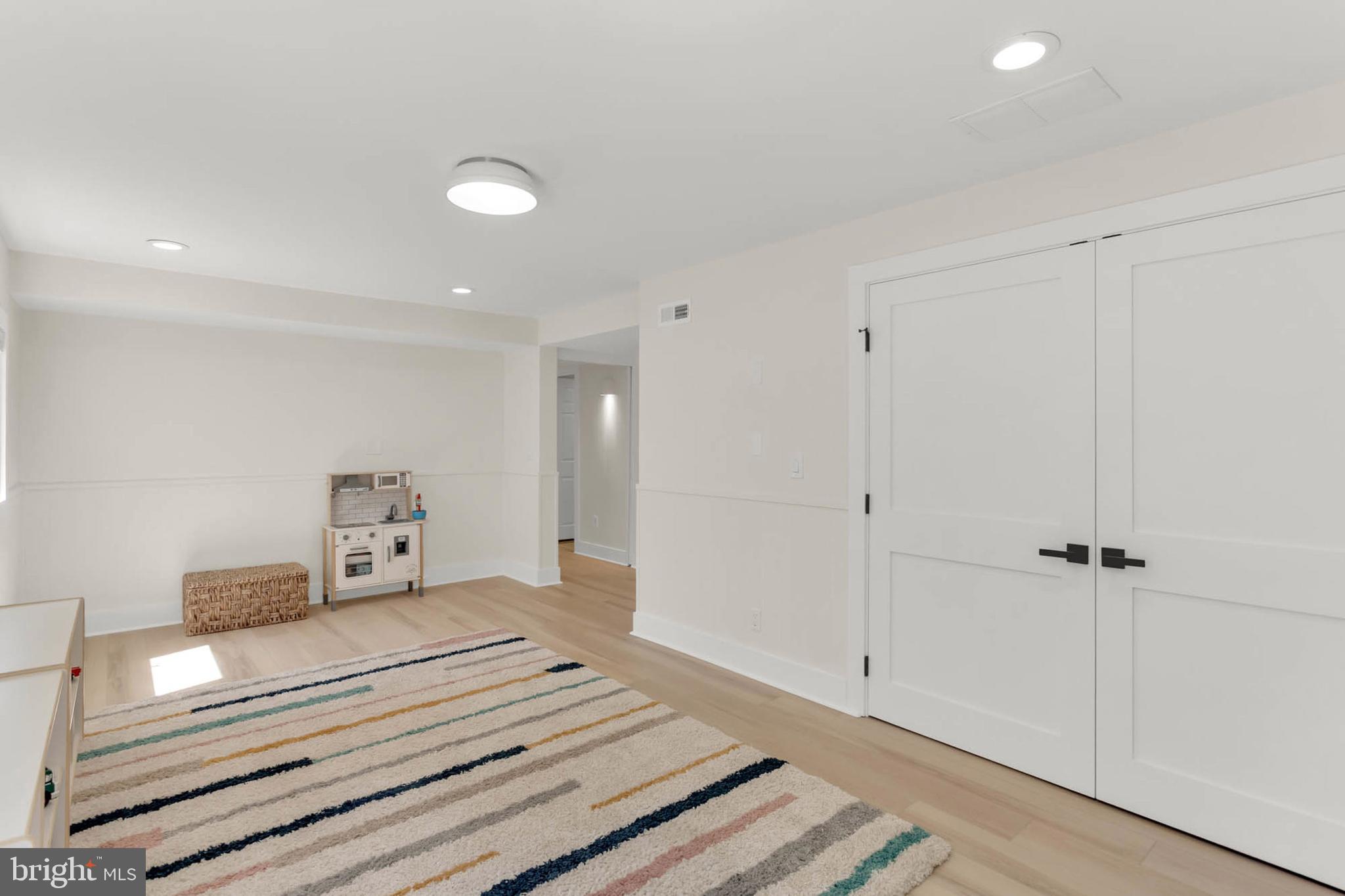 HILLSMERE SHORES - Residential