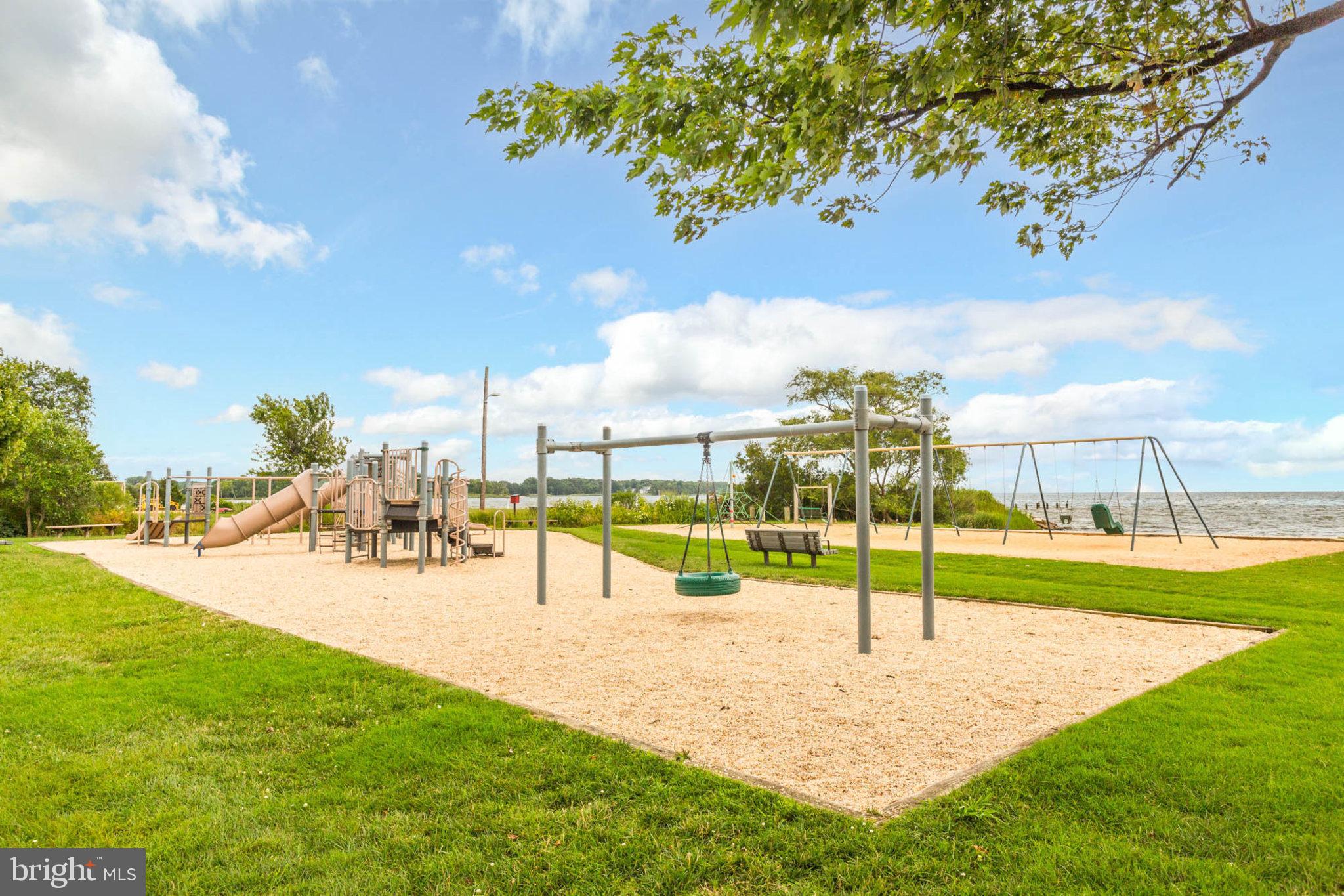 HILLSMERE SHORES - Residential