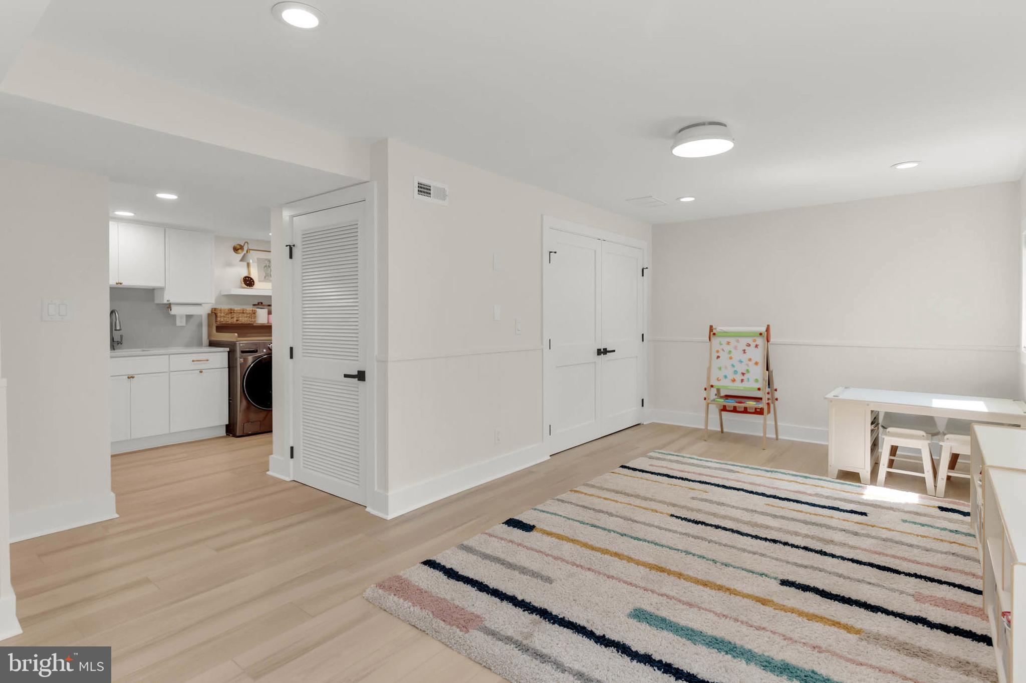 HILLSMERE SHORES - Residential