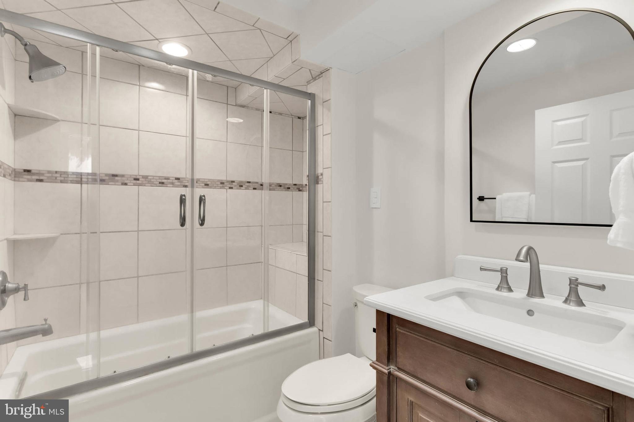 HILLSMERE SHORES - Residential