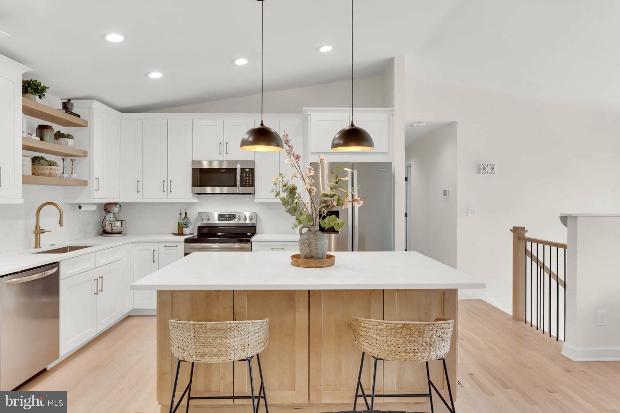 HILLSMERE SHORES - Residential