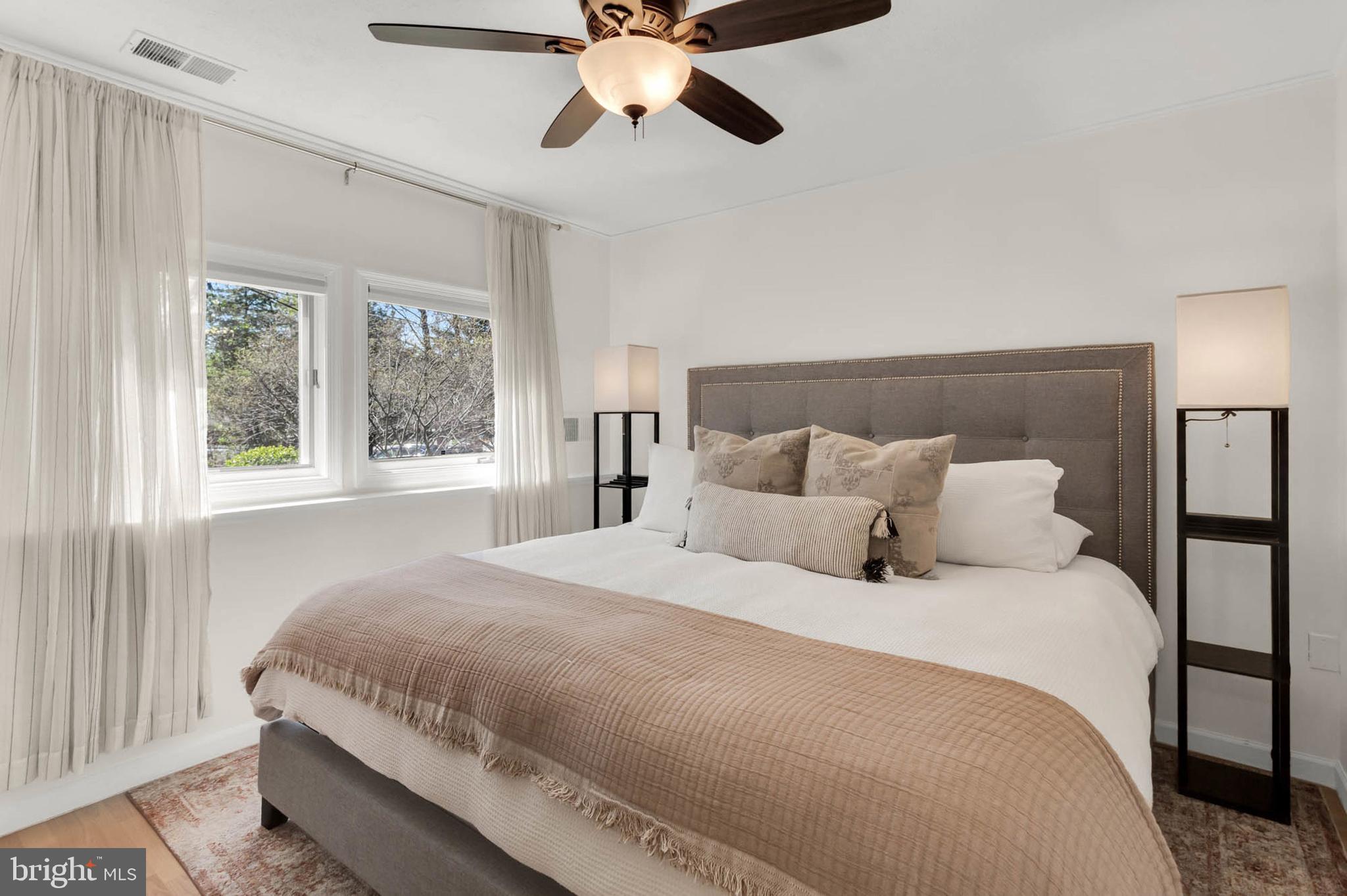 HILLSMERE SHORES - Residential