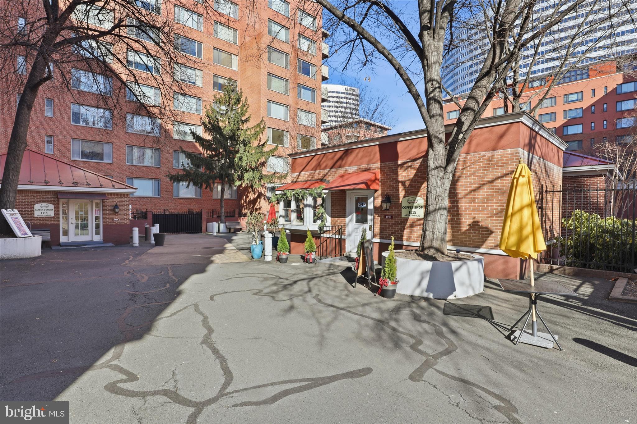 RIVER PLACE - Residential