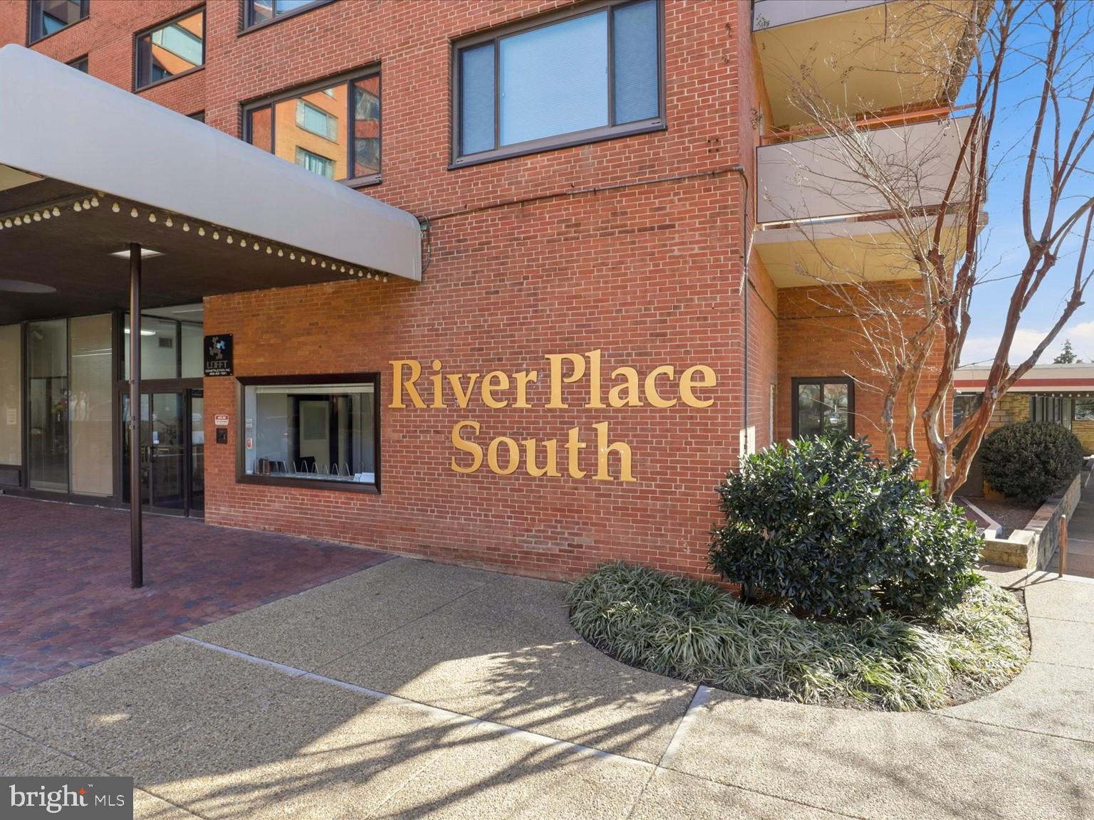 RIVER PLACE - Residential