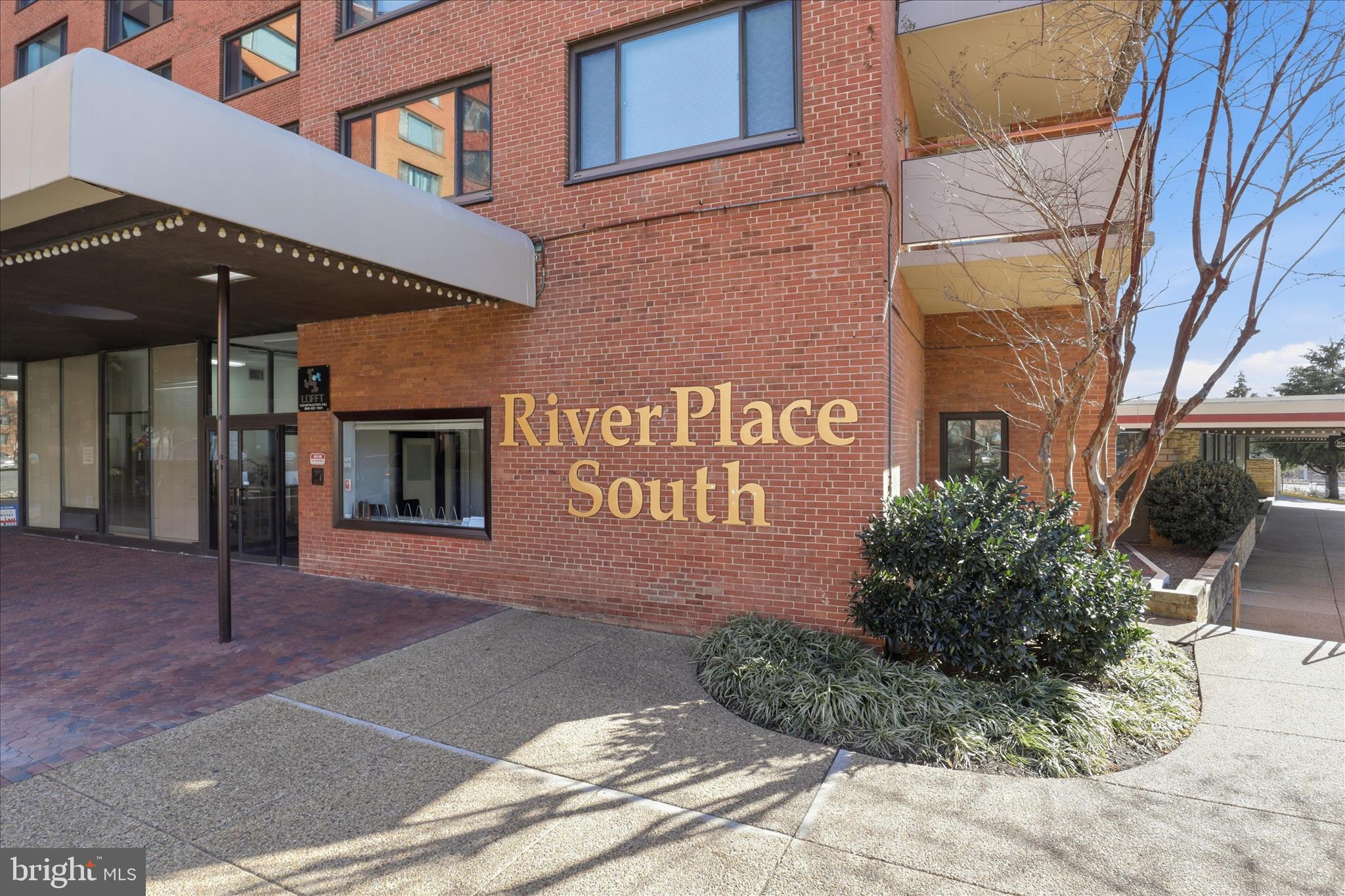 RIVER PLACE - Residential