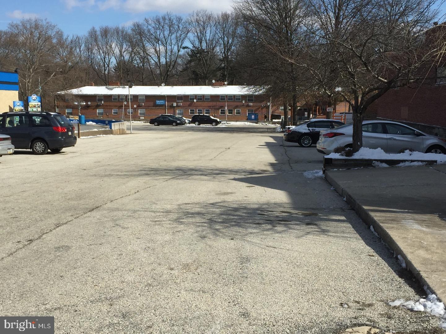 GREEN HILL - Commercial Sale