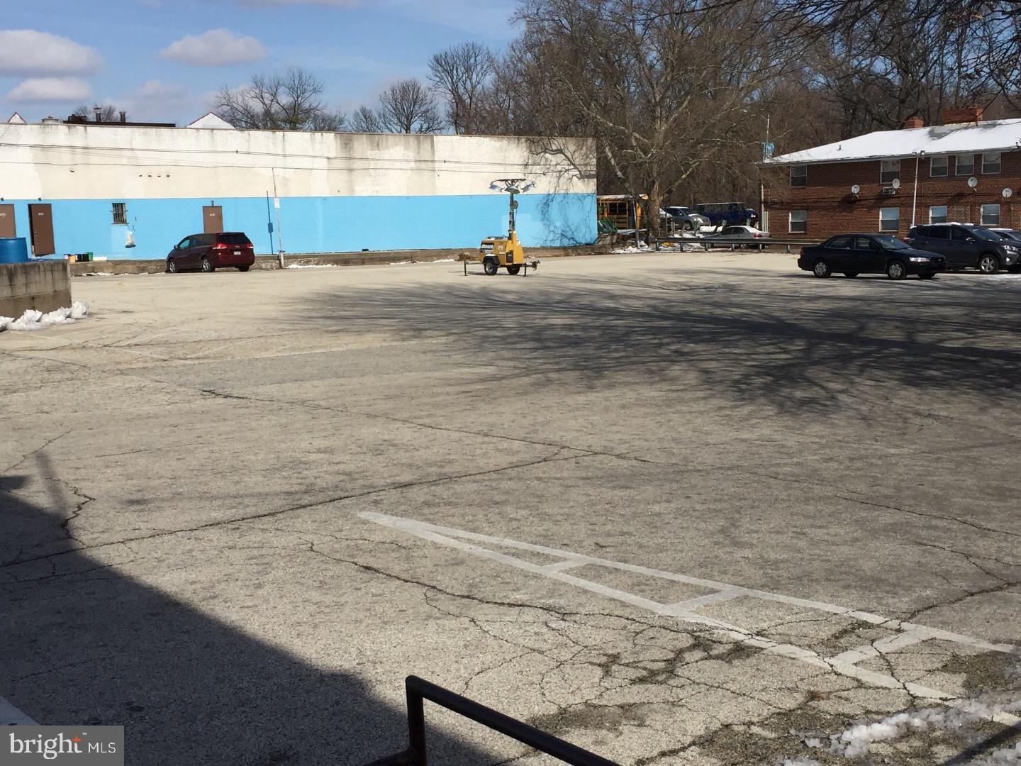 GREEN HILL - Commercial Sale