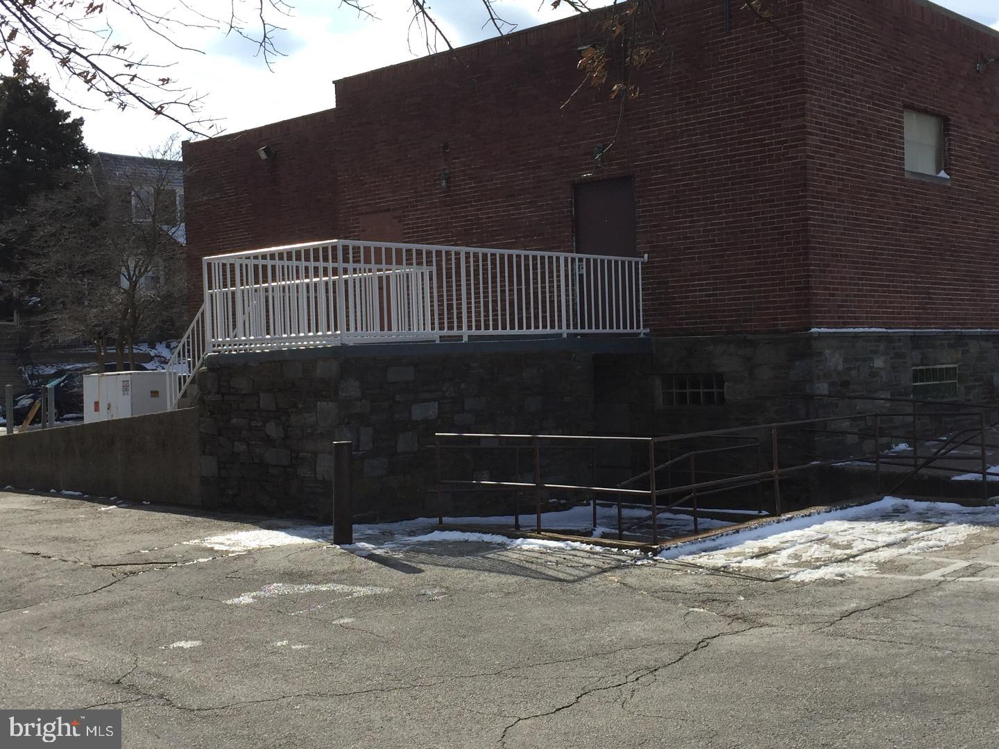 GREEN HILL - Commercial Sale