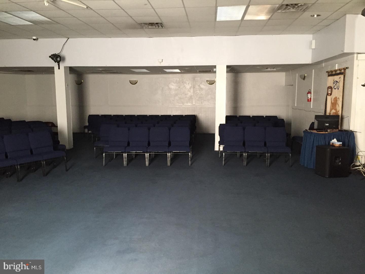 GREEN HILL - Commercial Sale