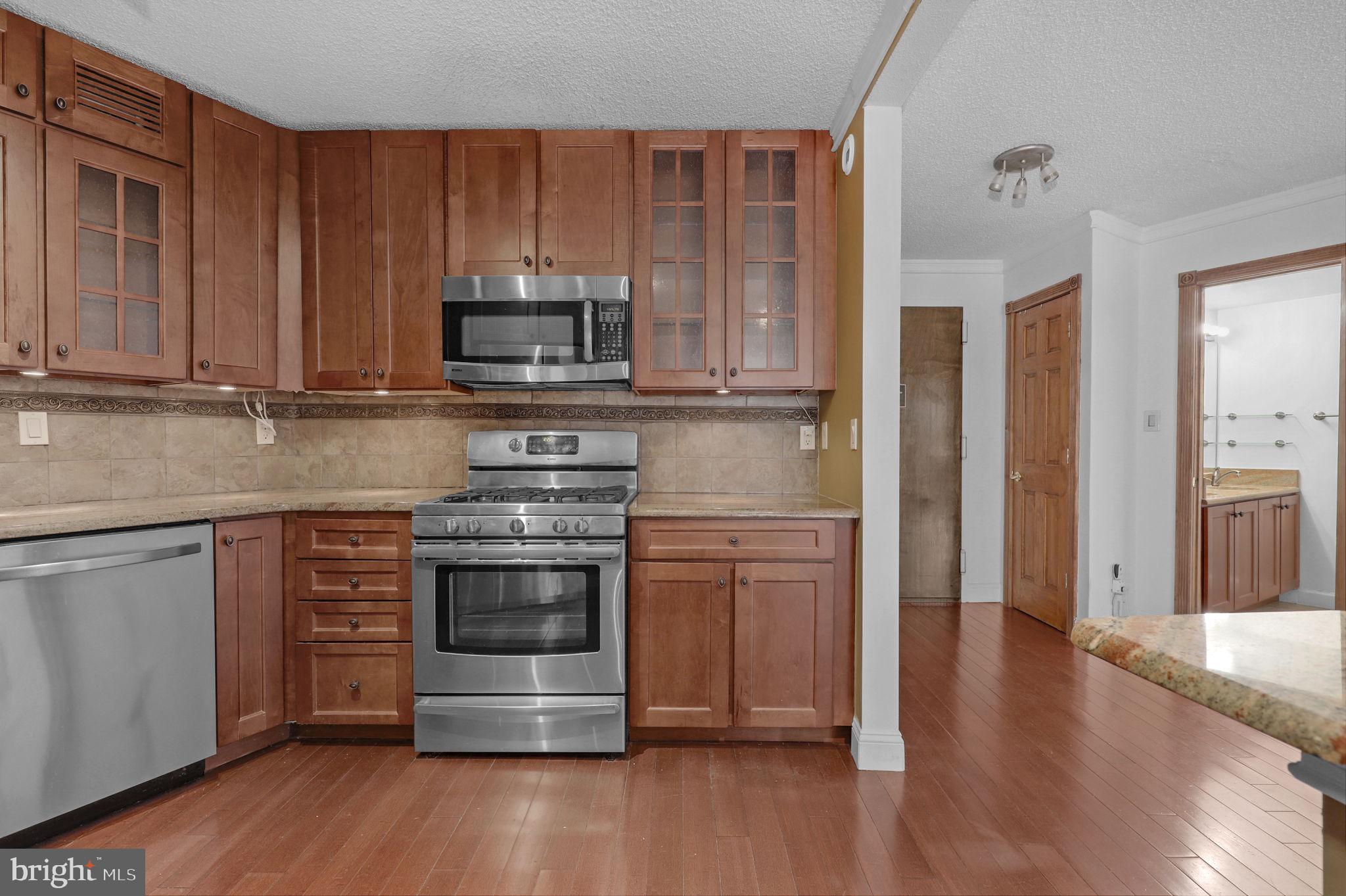 PROMENADE TOWERS - Residential