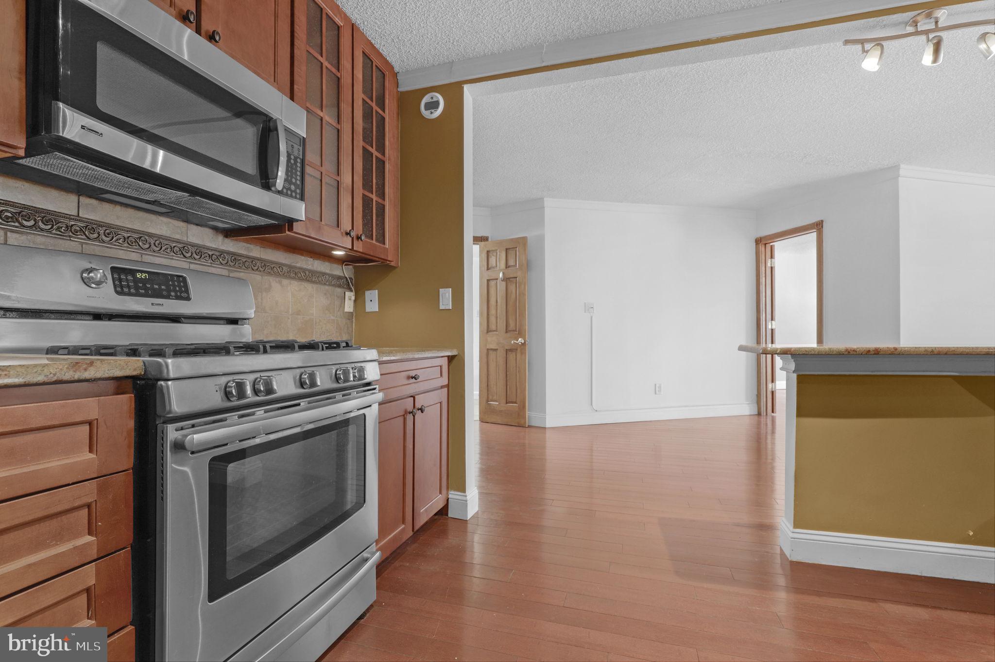 PROMENADE TOWERS - Residential