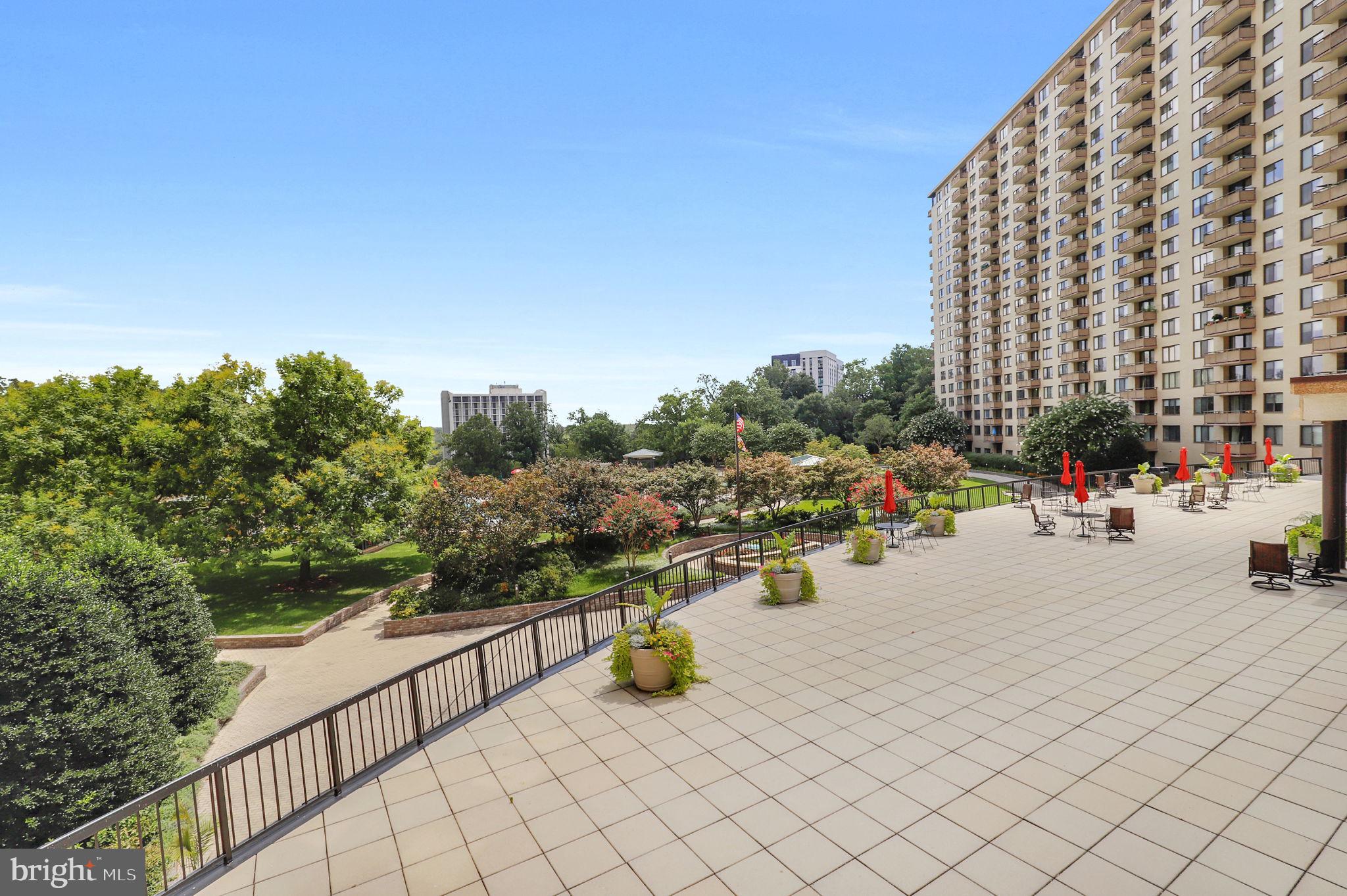 PROMENADE TOWERS - Residential