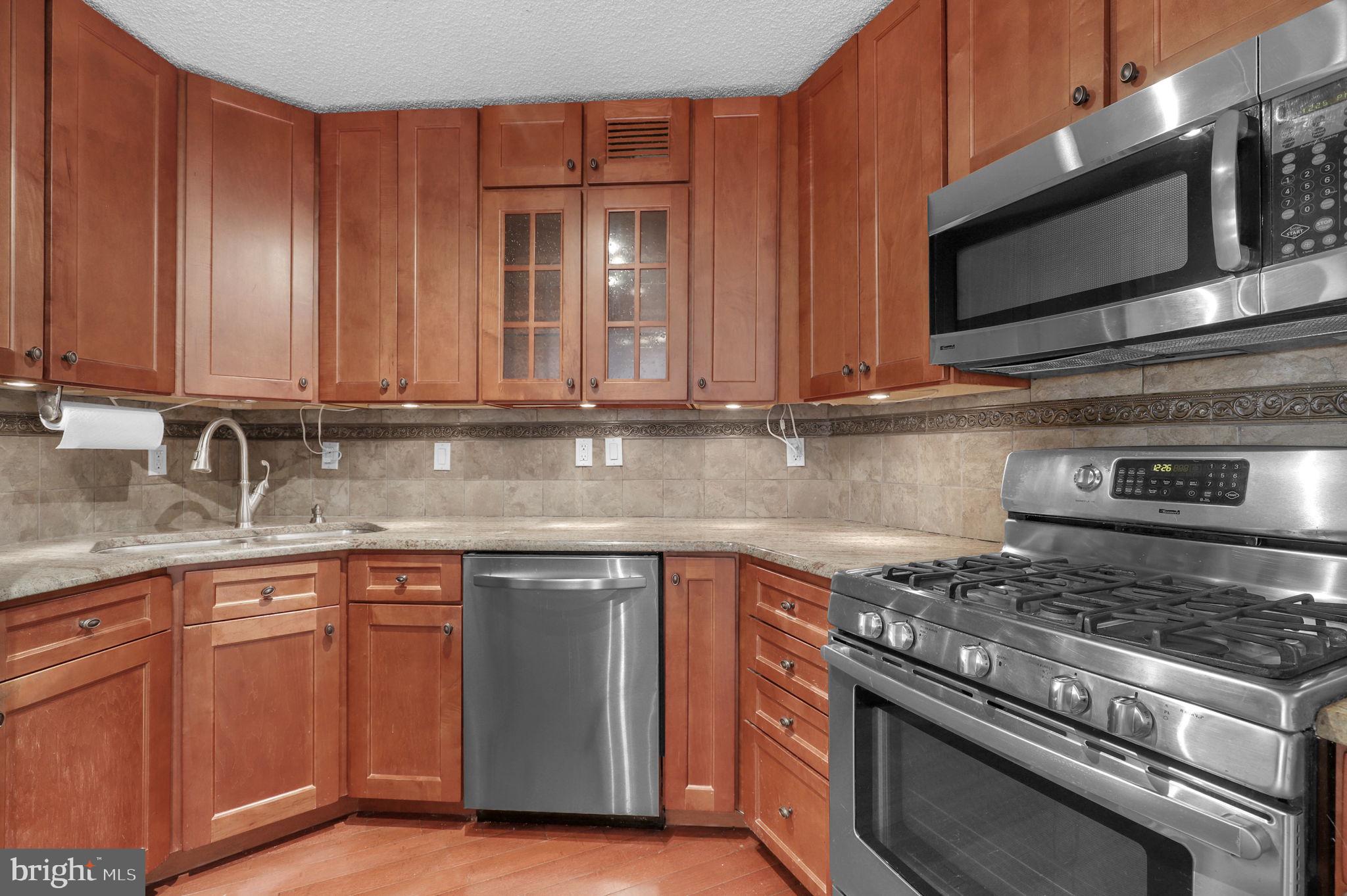 PROMENADE TOWERS - Residential