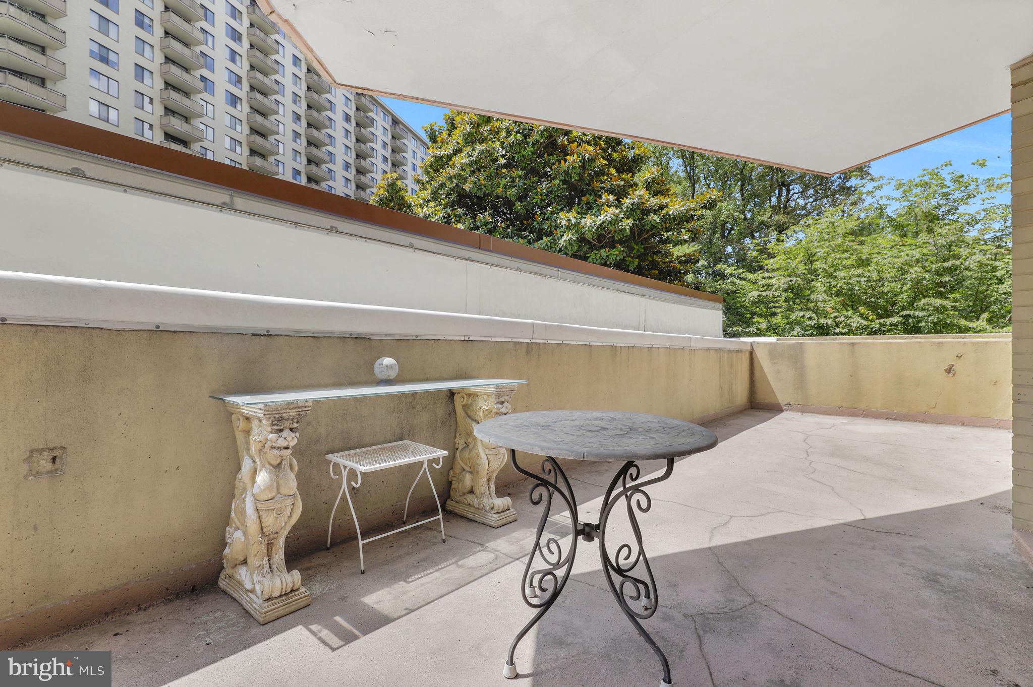 PROMENADE TOWERS - Residential