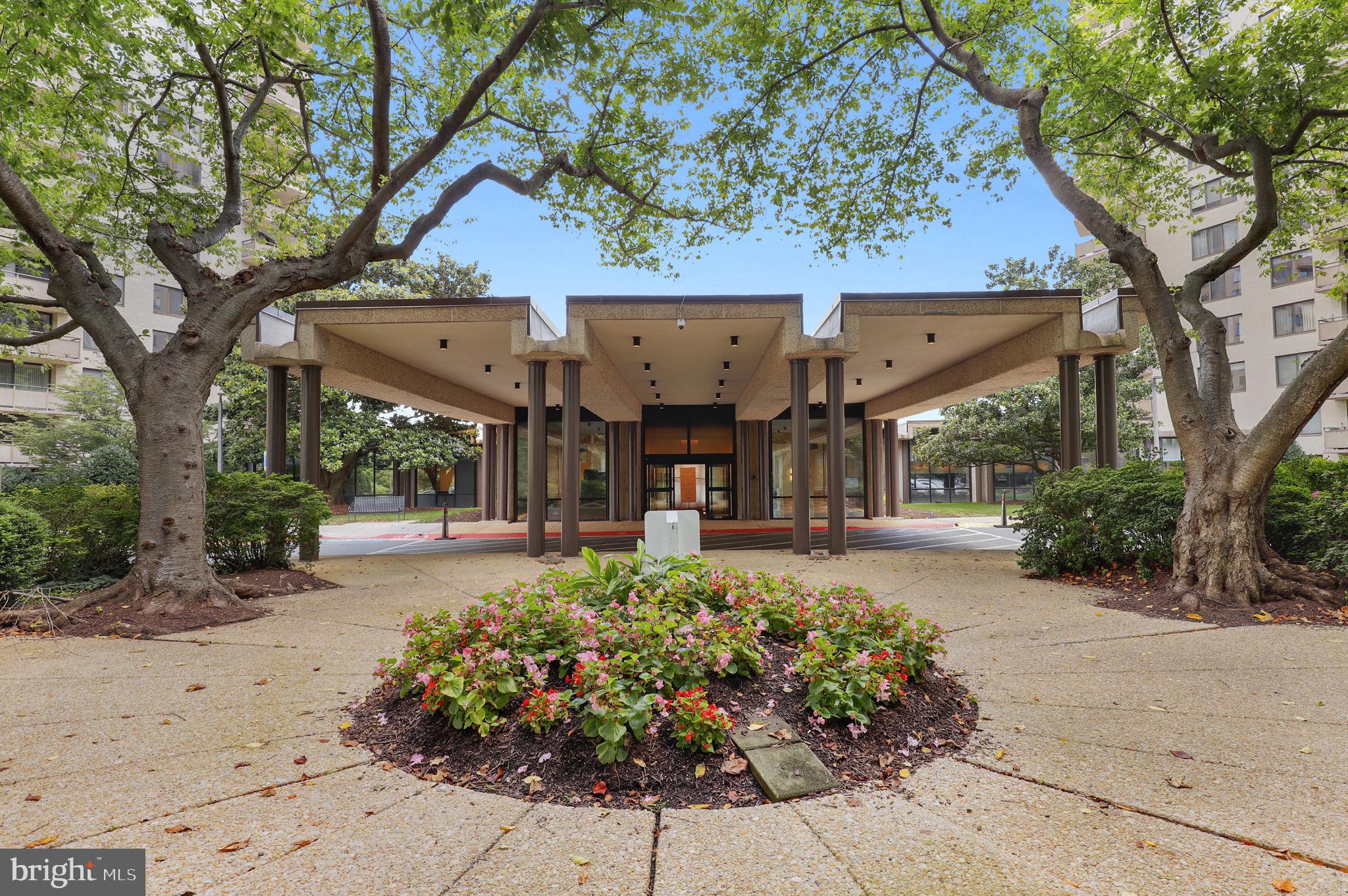 PROMENADE TOWERS - Residential