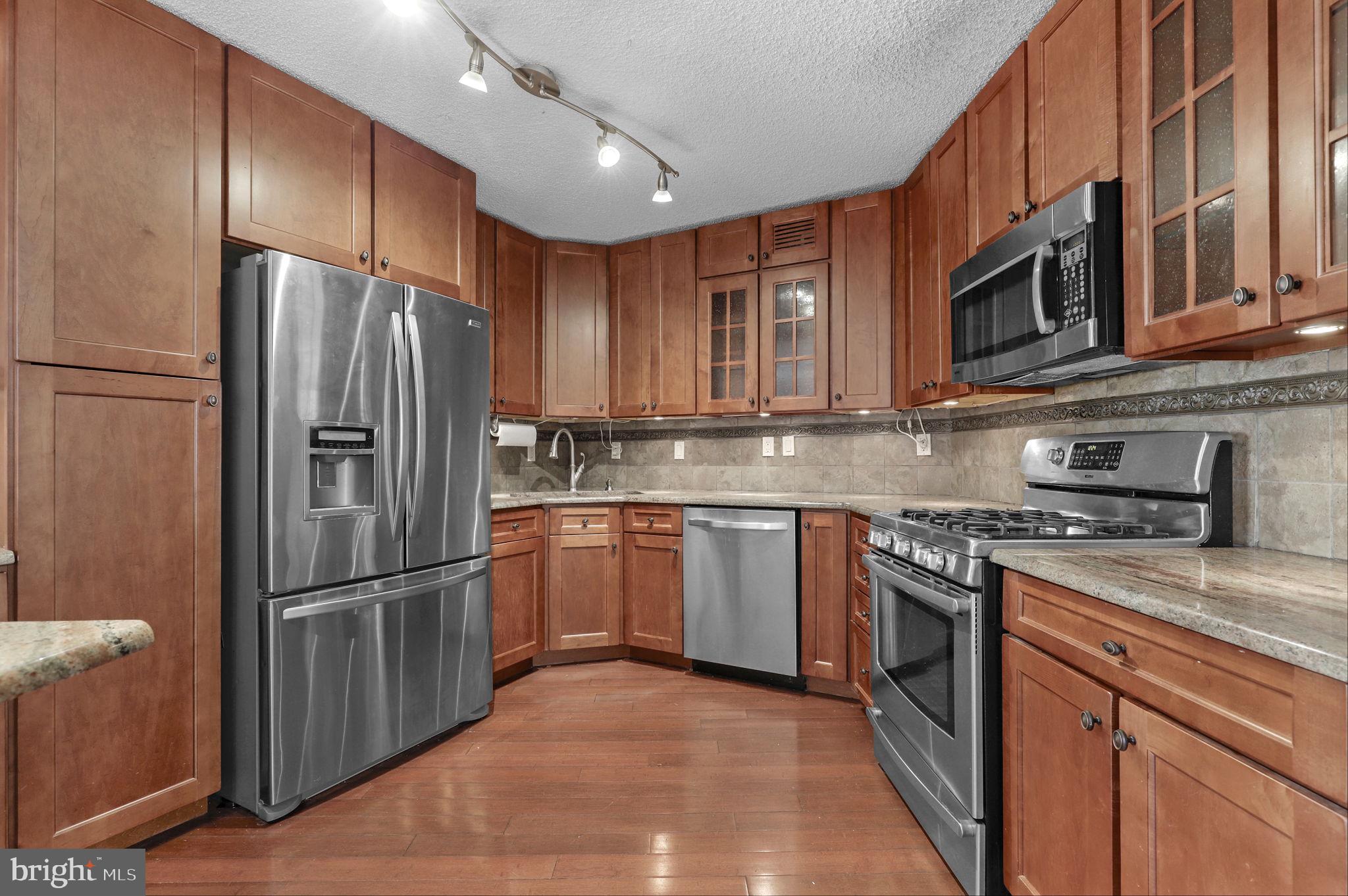 PROMENADE TOWERS - Residential