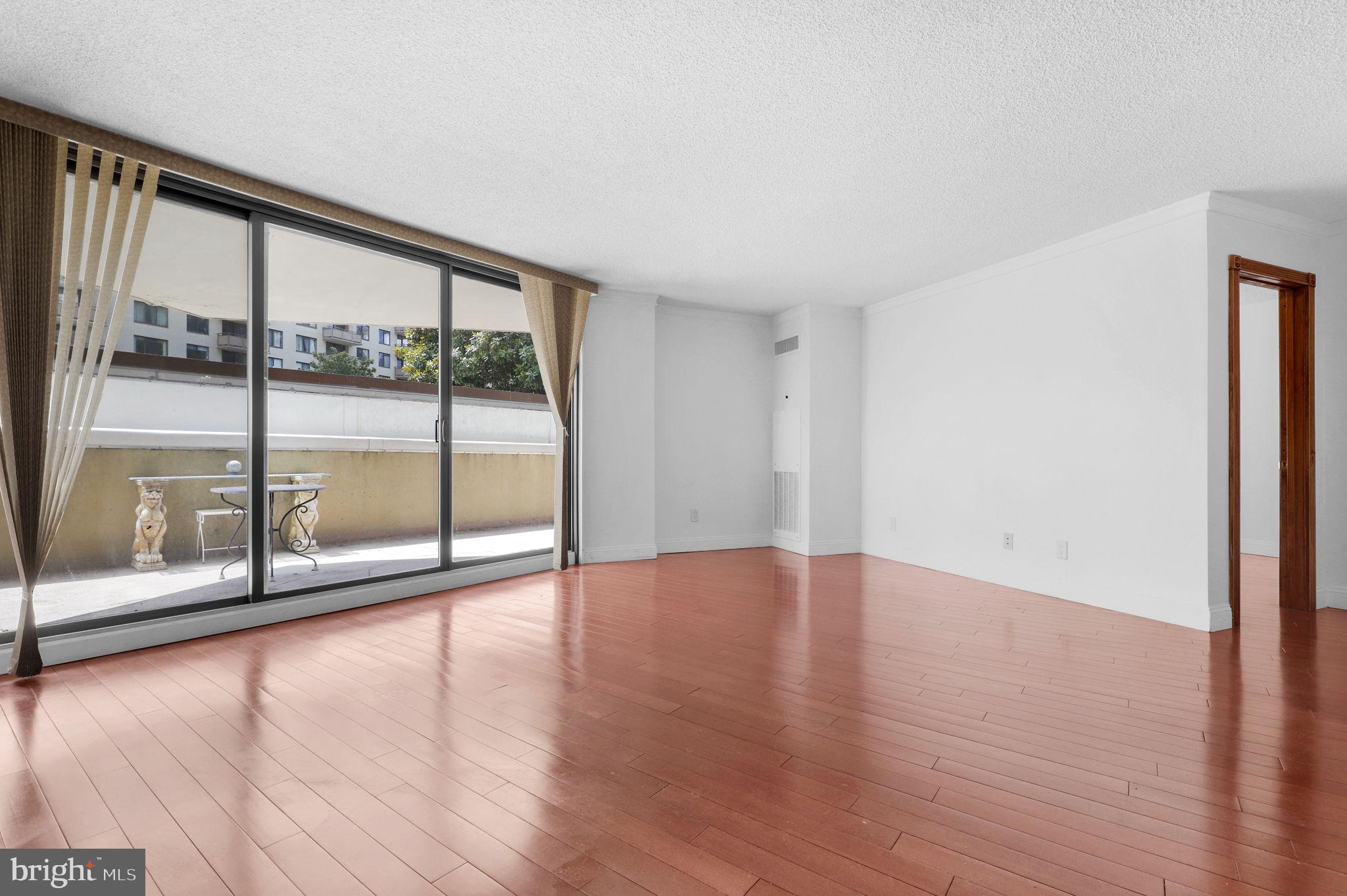 PROMENADE TOWERS - Residential