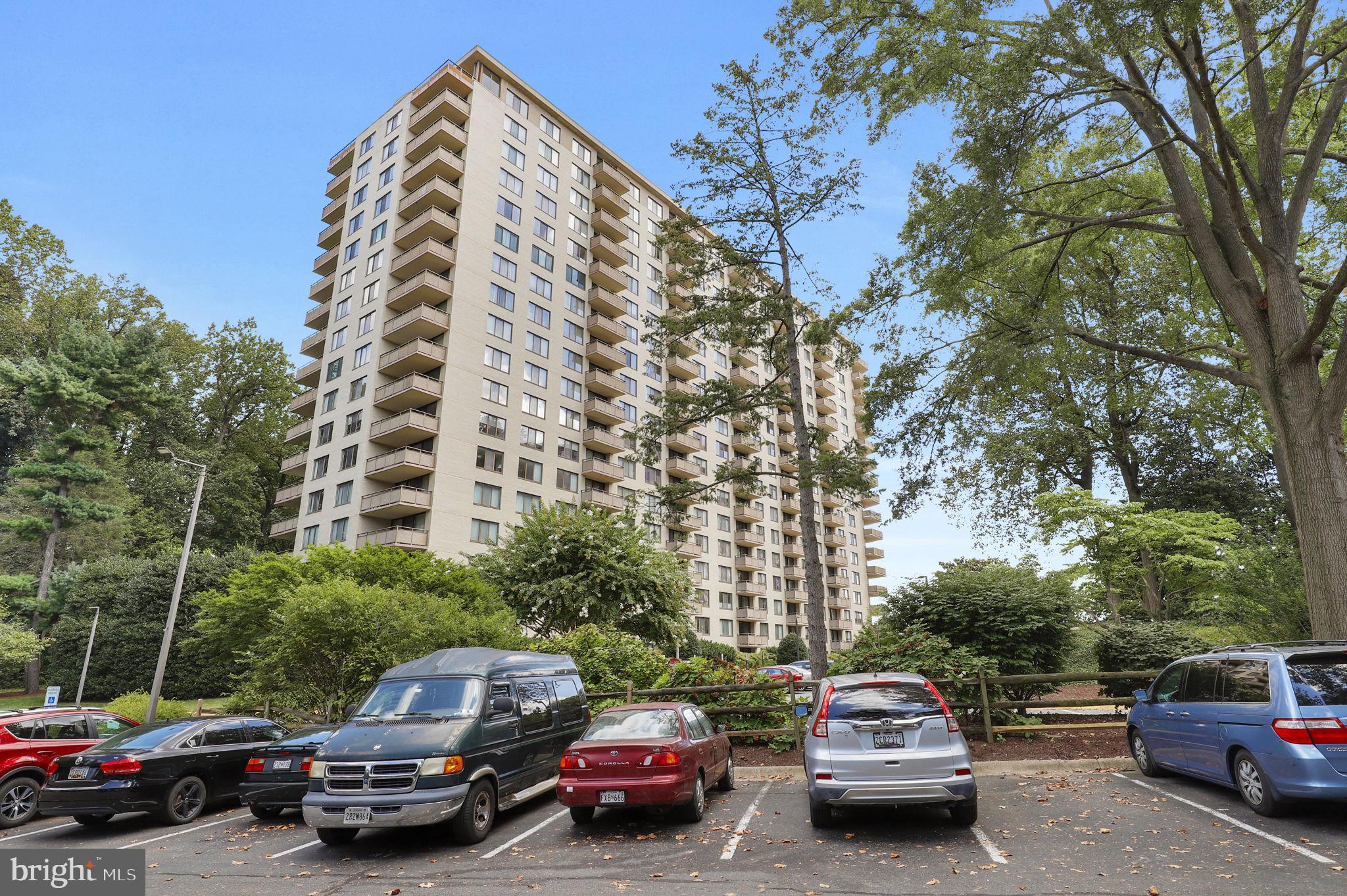 PROMENADE TOWERS - Residential